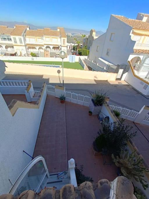 Adosado tranquilo para familias con piscina