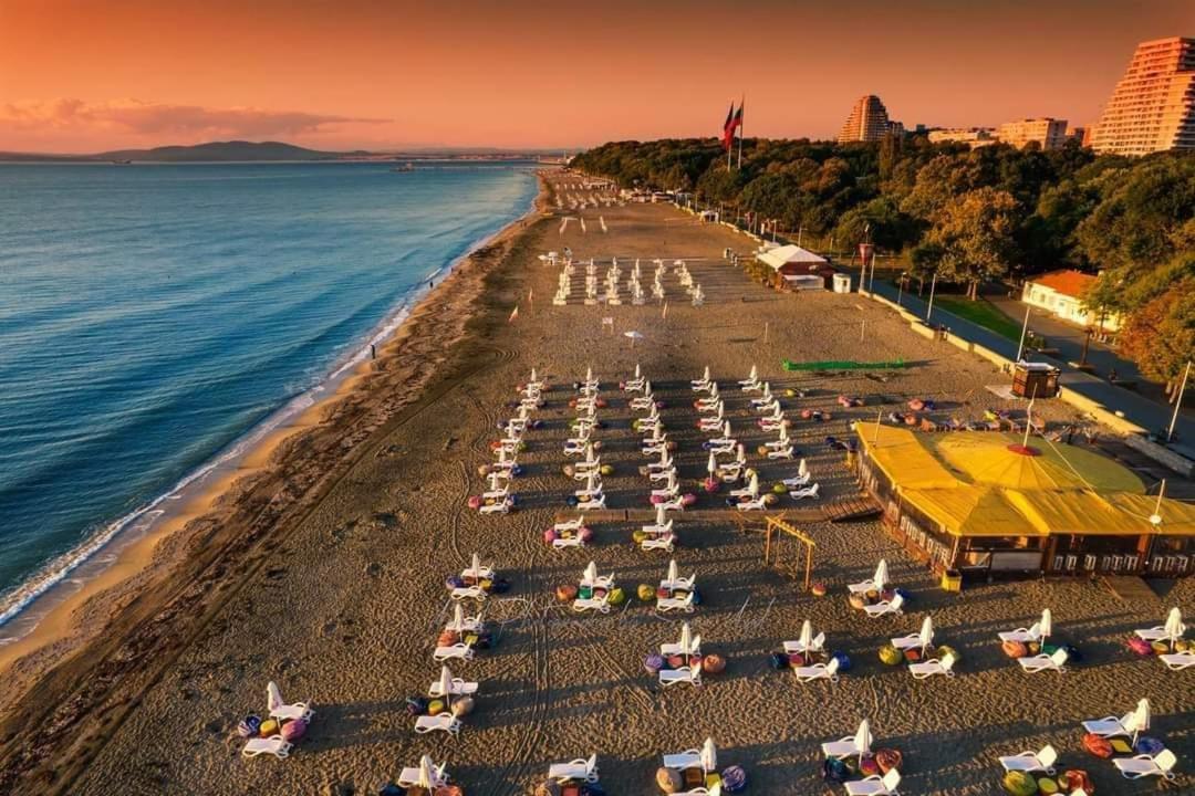 Cosy Sea View Apartment with Terrace 2 min from Beach Lazur Burgas