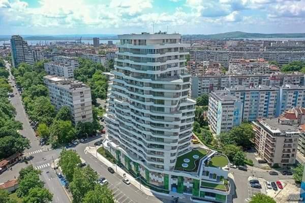 Cosy Sea View Apartment with Terrace 2 min from Beach Lazur Burgas
