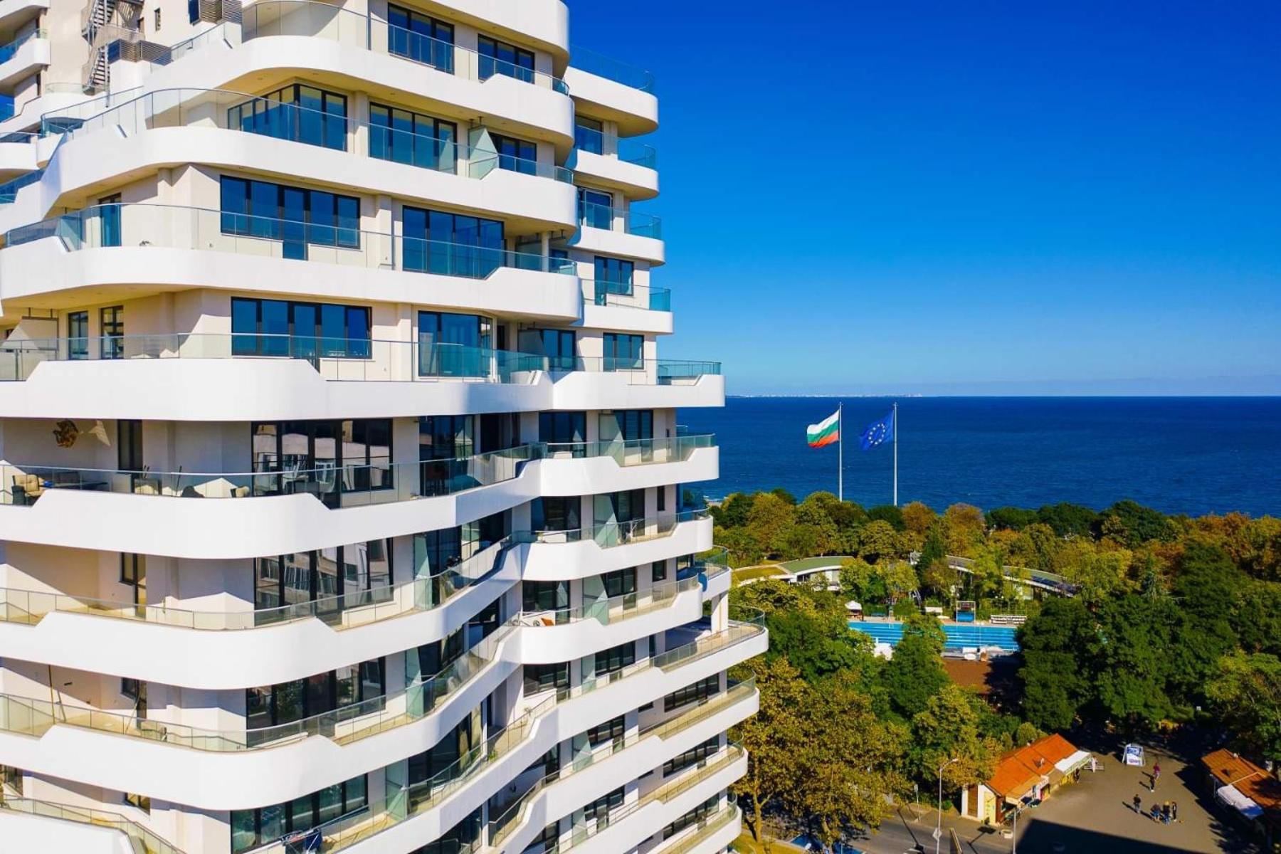 Cosy Sea View Apartment with Terrace 2 min from Beach Lazur Burgas