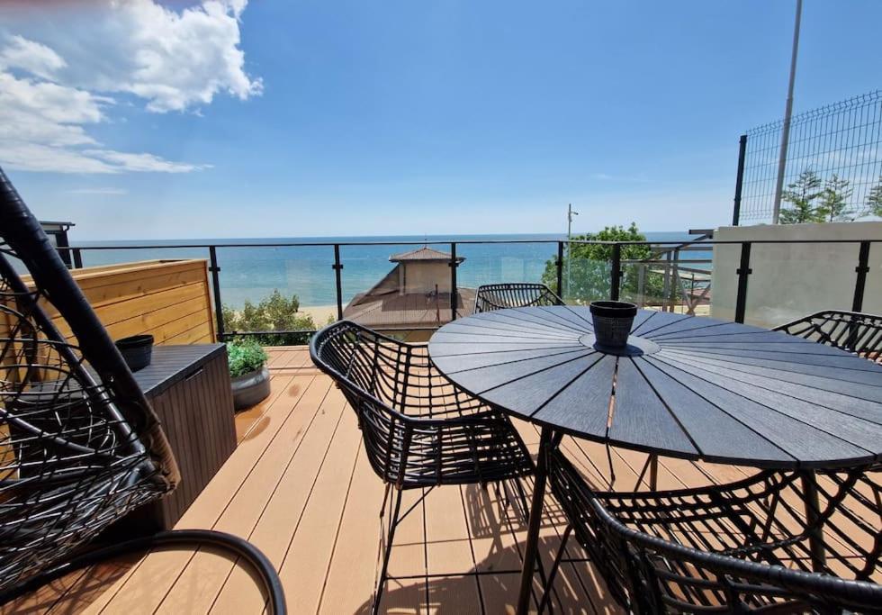 Cabacum Paradise 2 on the seashore