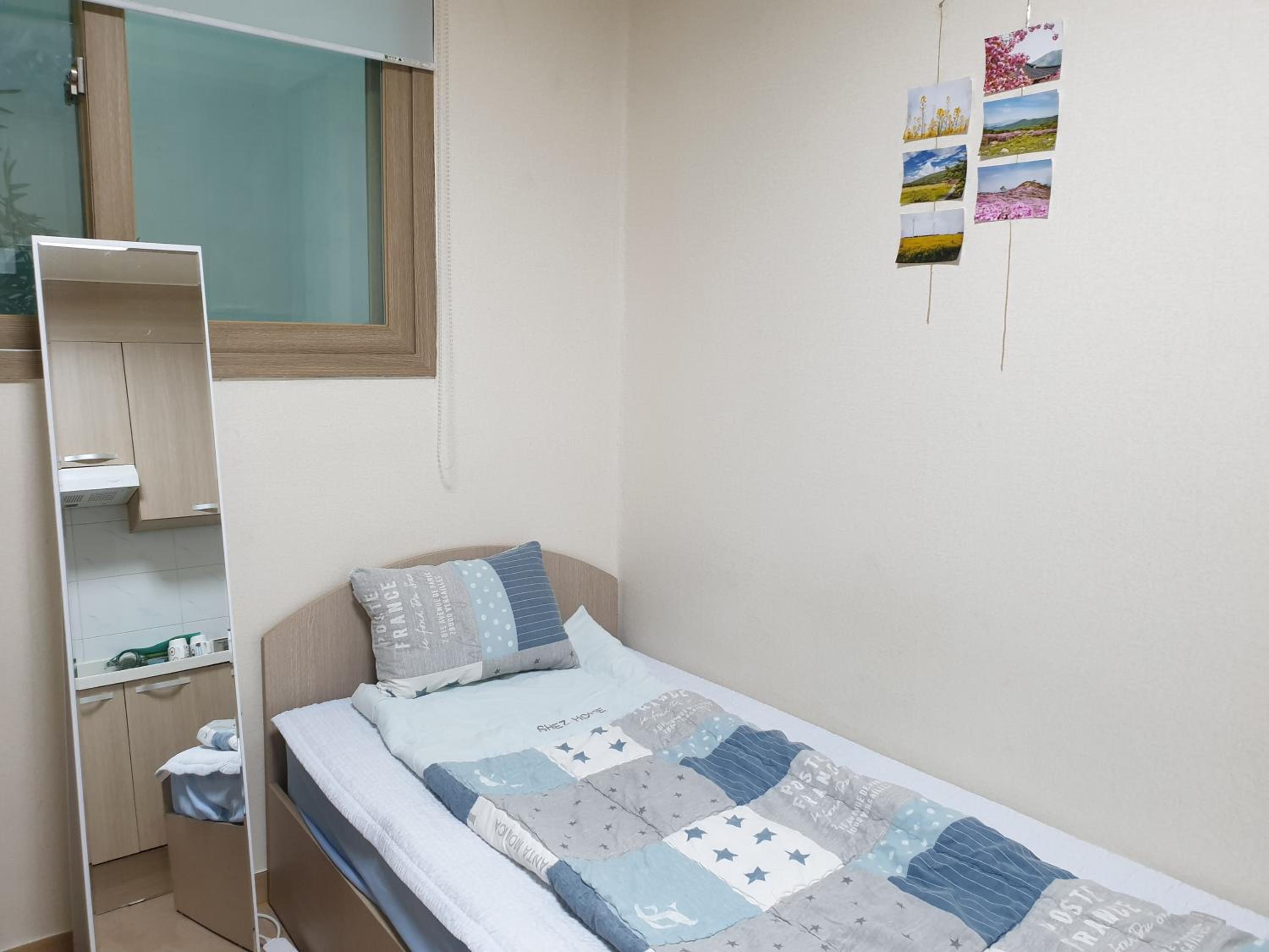 Hongdae, Sinchon Yeonhui Guesthouse B206 view 4