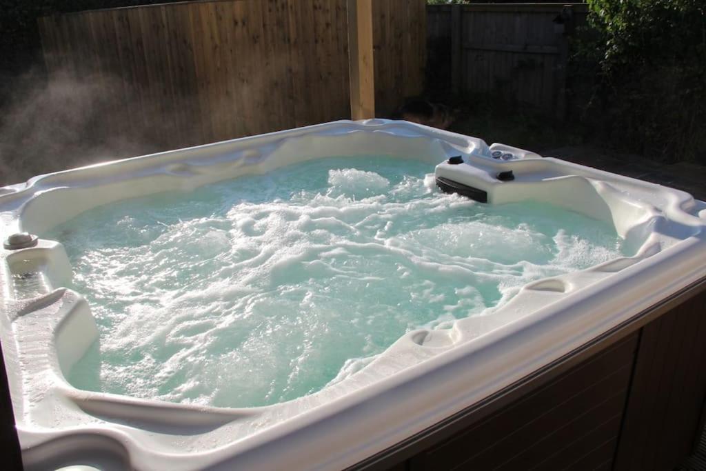 Broadway Farm Holiday Barn with hot tub