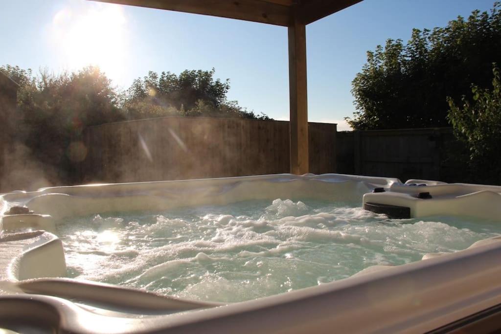 Broadway Farm Holiday Barn with hot tub
