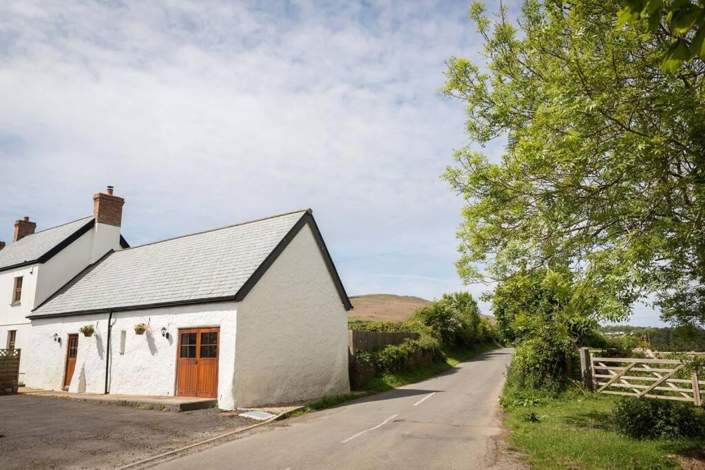 Broadway Farm Holiday Barn with hot tub