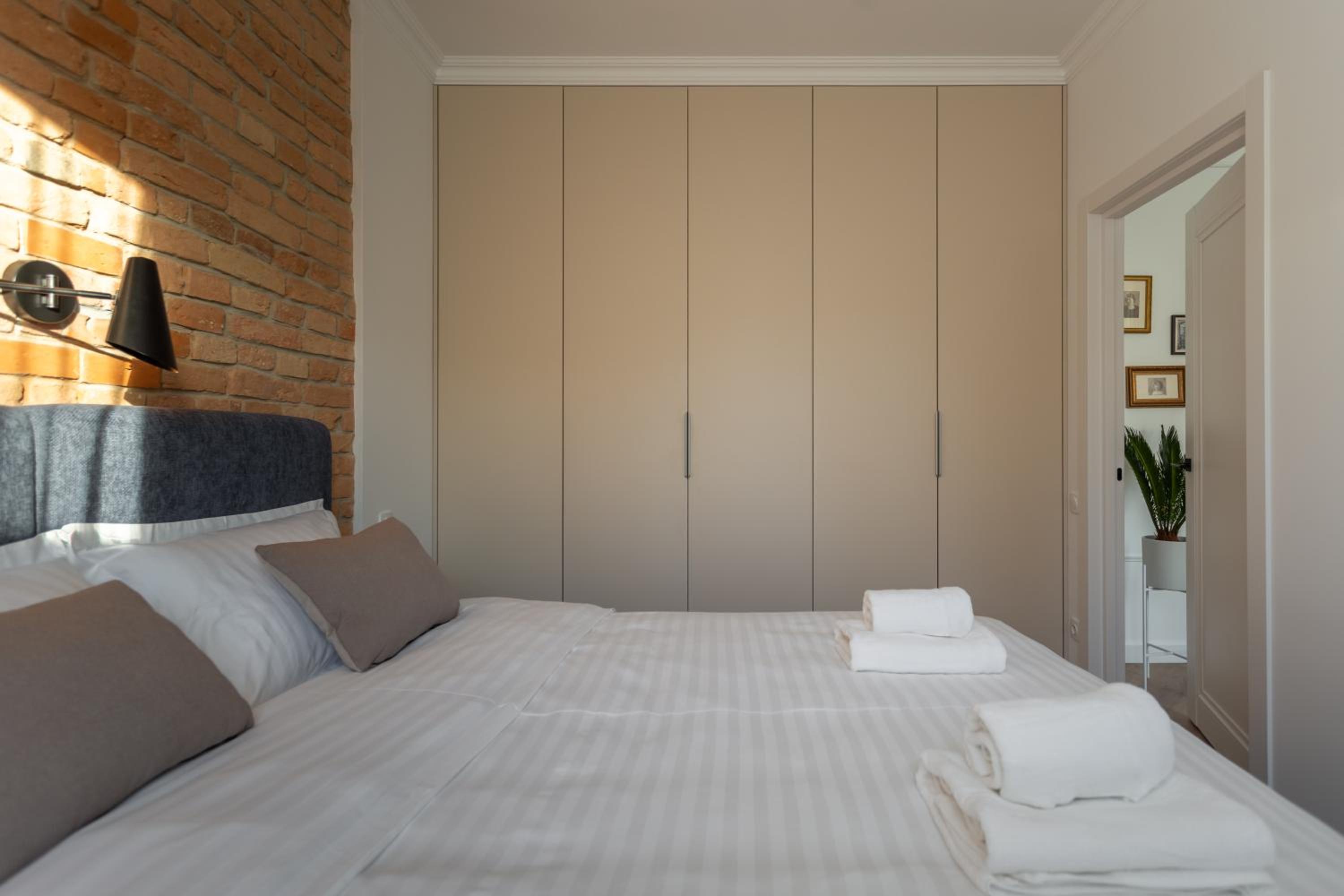 M&D Ultra Lux, Rynok Square view 5