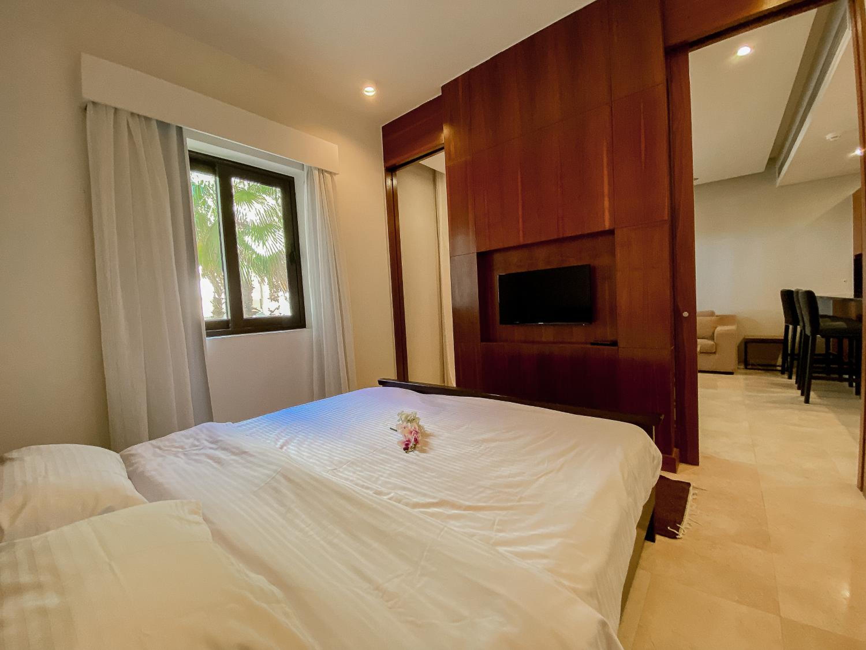 Modern 1 Bedroom Apartment in Ancient Sands view 2