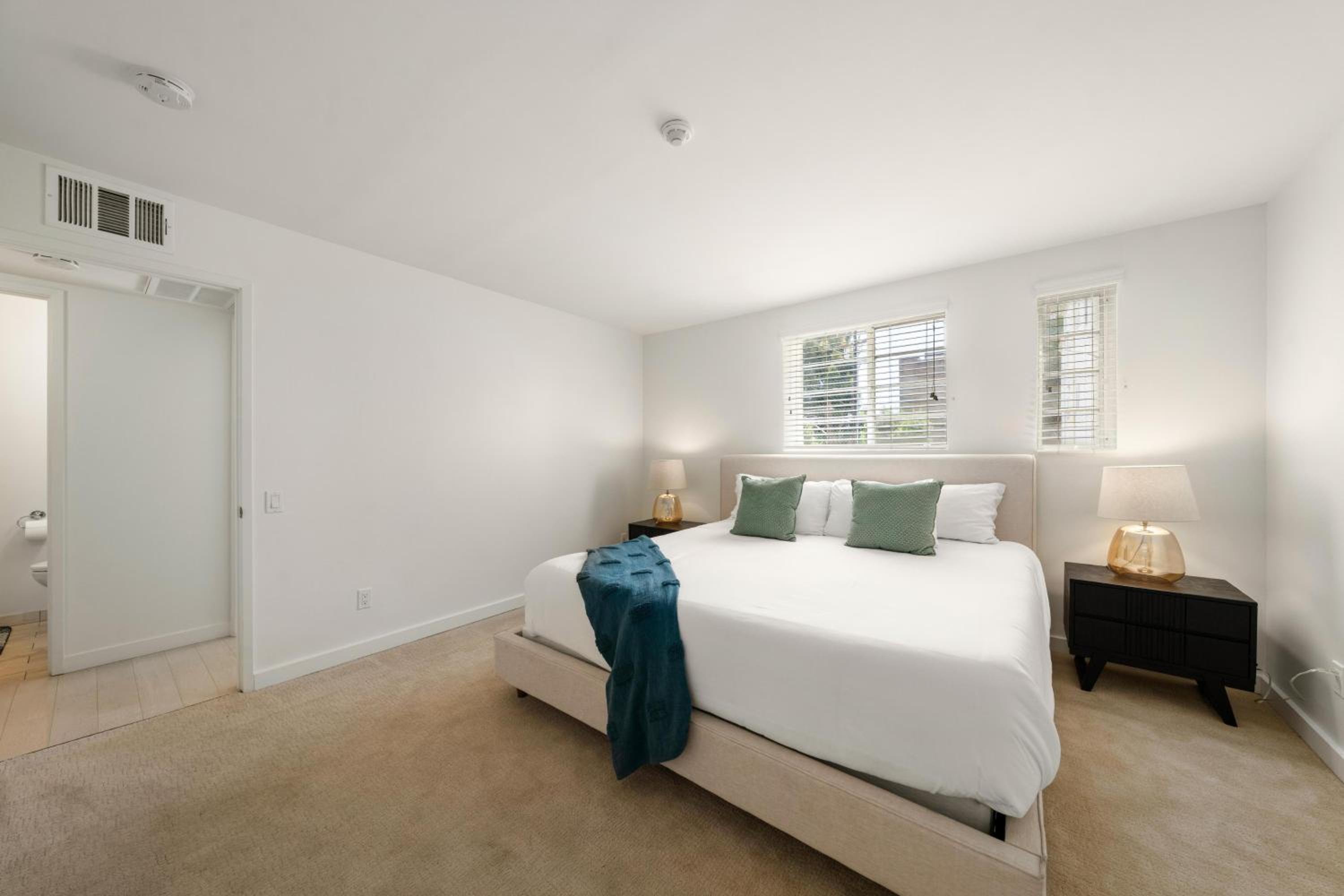 Unaluma 2BR Retreat Santa Monica Prime Location