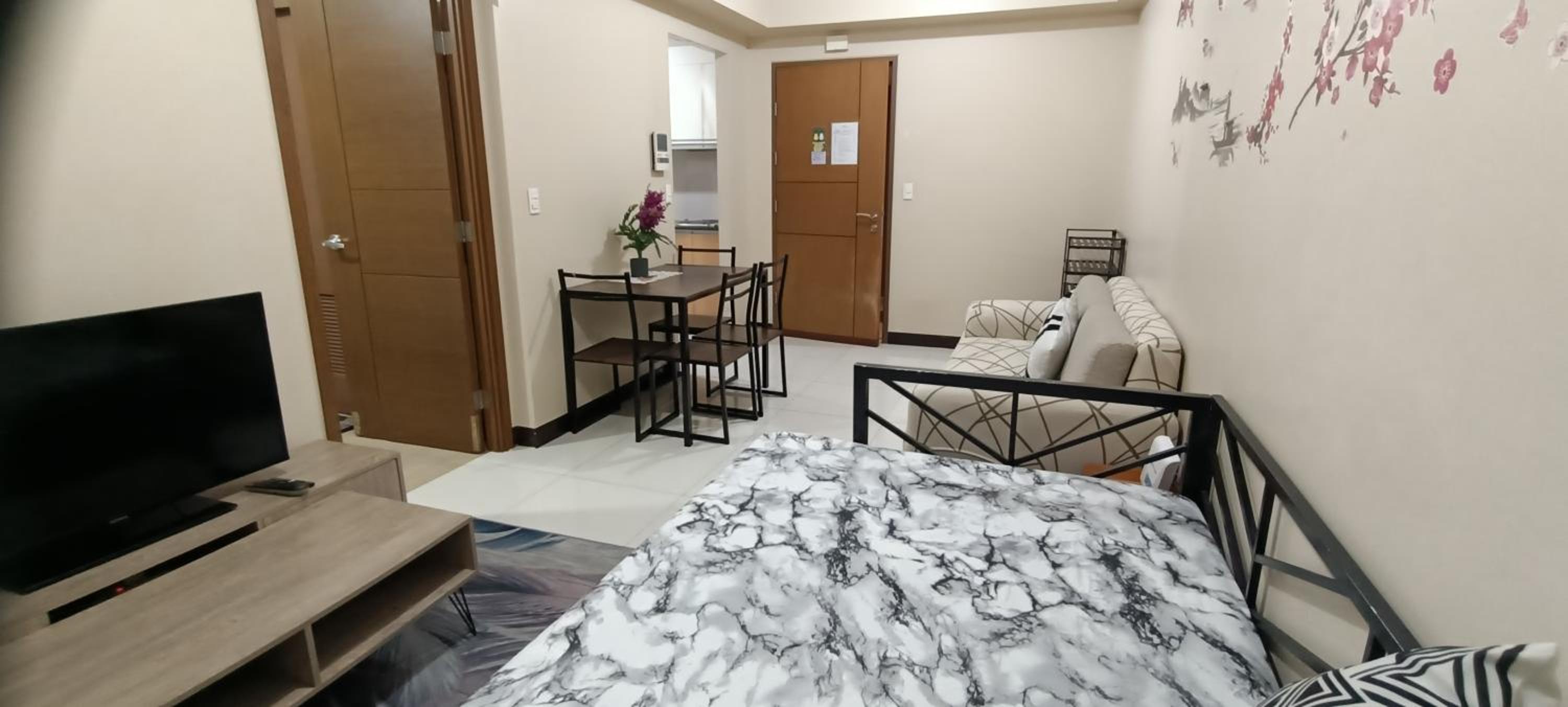 1 bedroom Condotel in front of terminal 3 Airport
