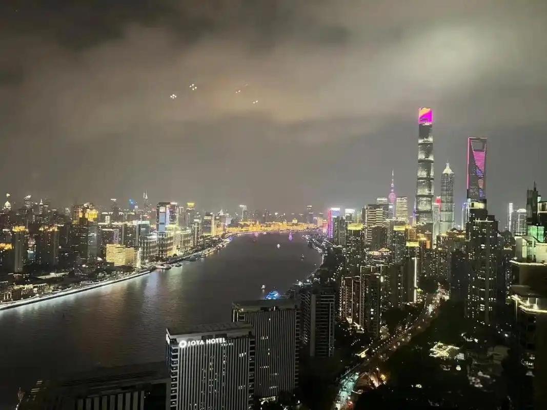 iHome-Lujiazui Riverside, Bund Riverview, Skyscrapers Citywalk, Deluxe Shanghai Living, As Pictured