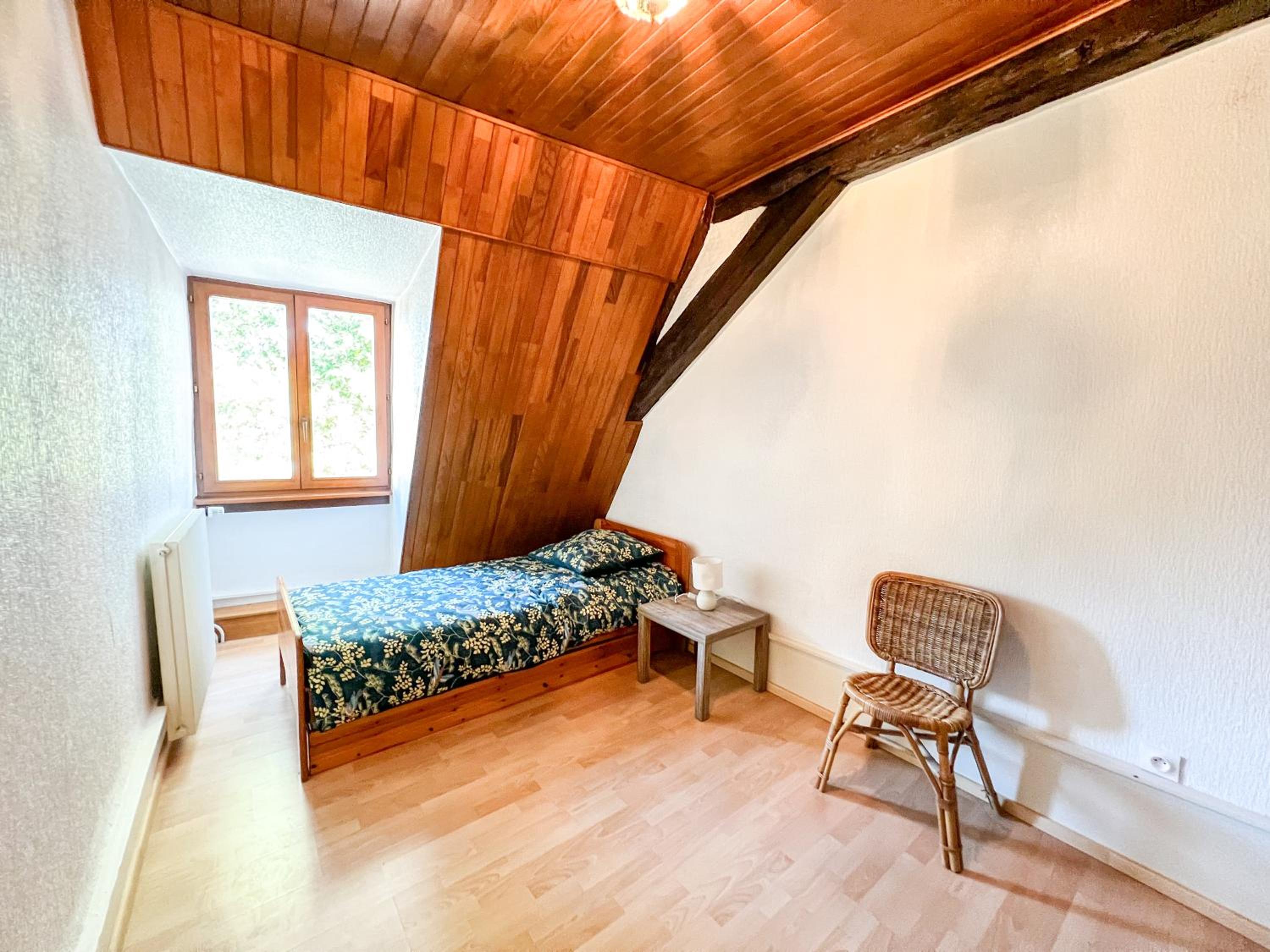 Central & quiet, Full apt for 8 Trésor caché