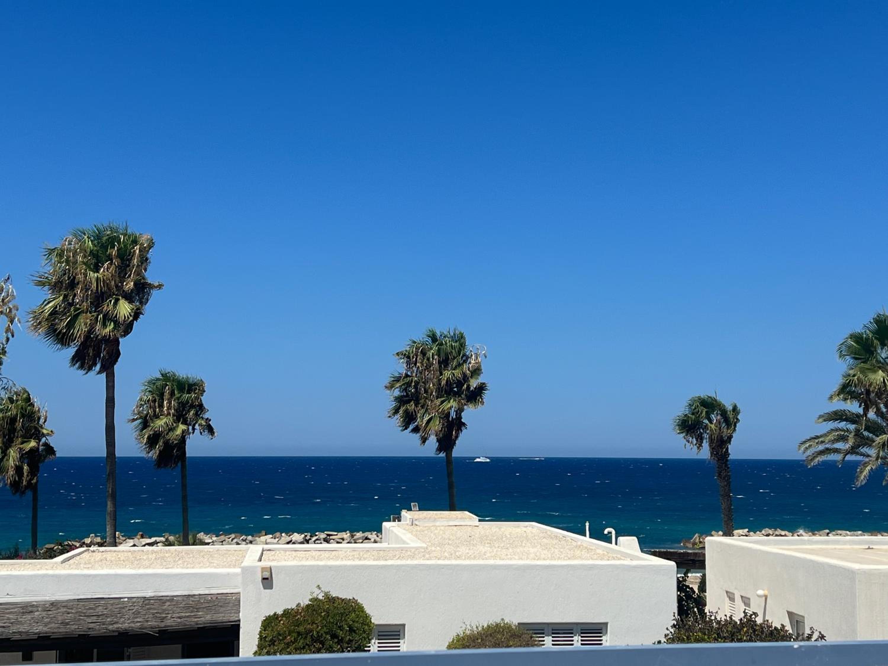 Sunset Deluxe Villa and Studios