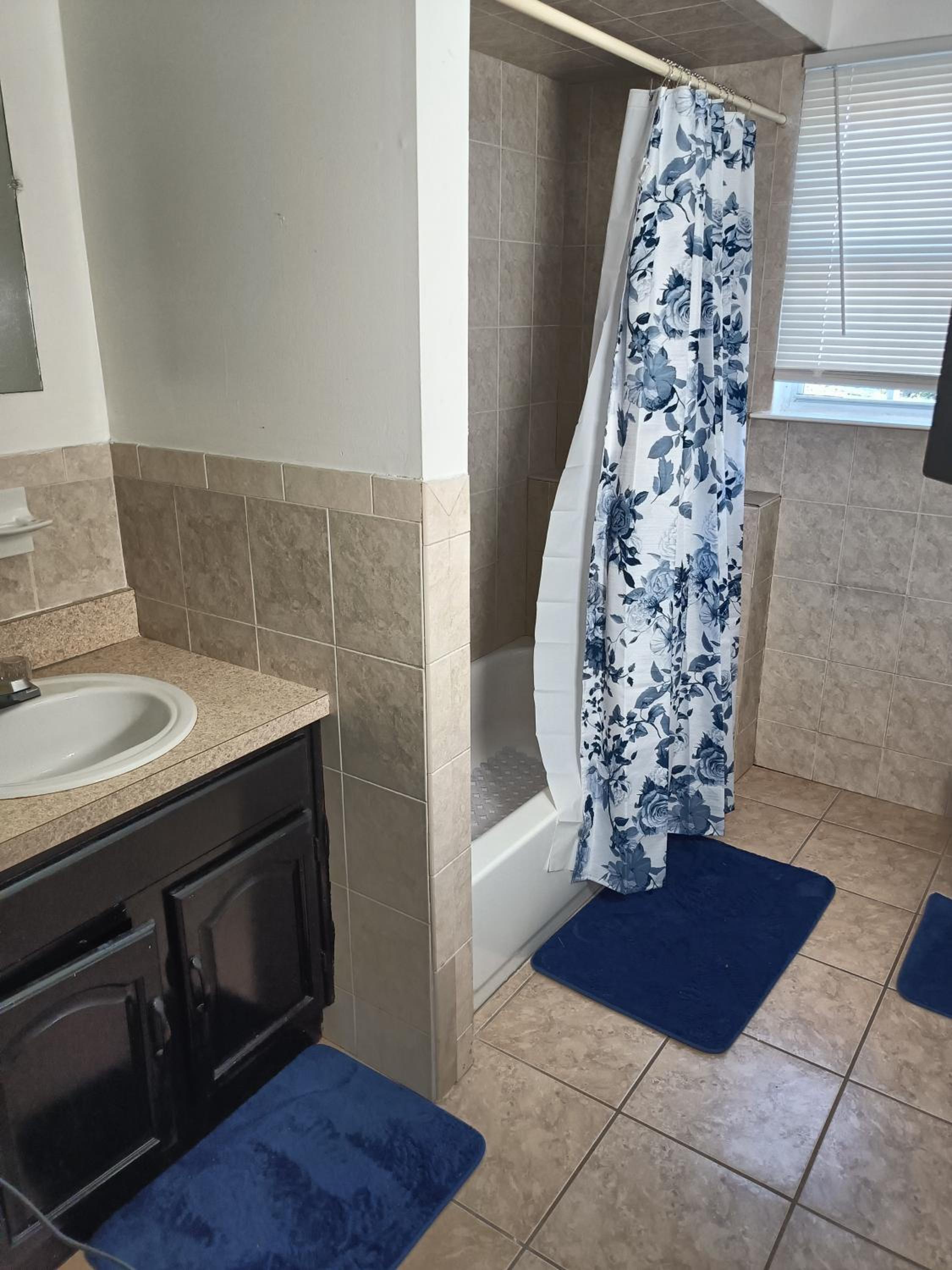 Fada Guest House - 38 Yates Ave Newark