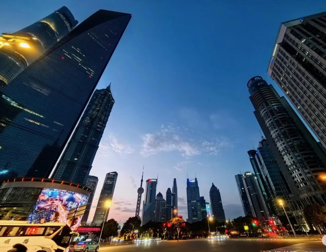 iHome-Lujiazui Riverside, Bund Riverview, Skyscrapers Citywalk, Deluxe Shanghai Living, As Pictured