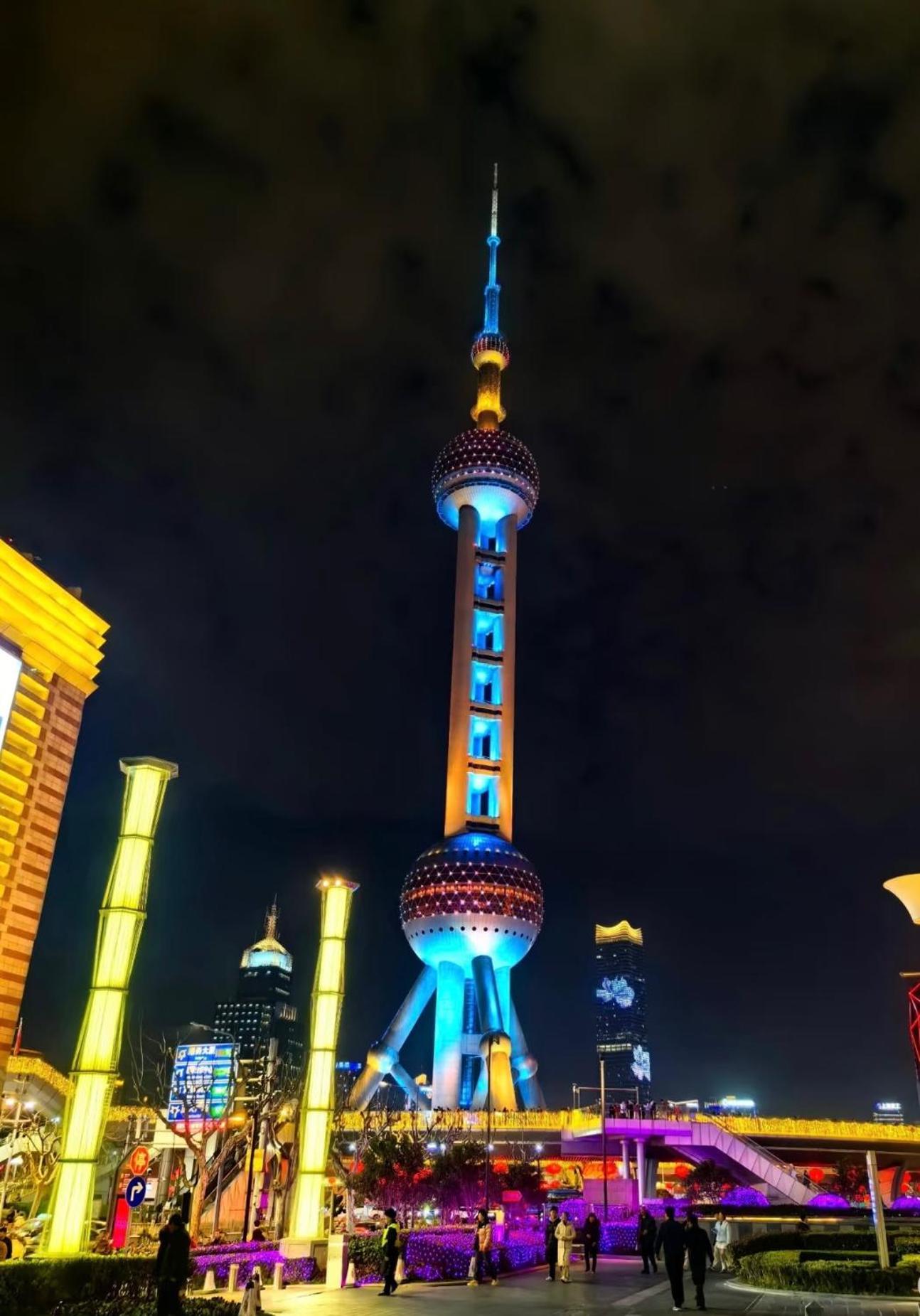 iHome-Lujiazui Riverside, Bund Riverview, Skyscrapers Citywalk, Deluxe Shanghai Living, As Pictured