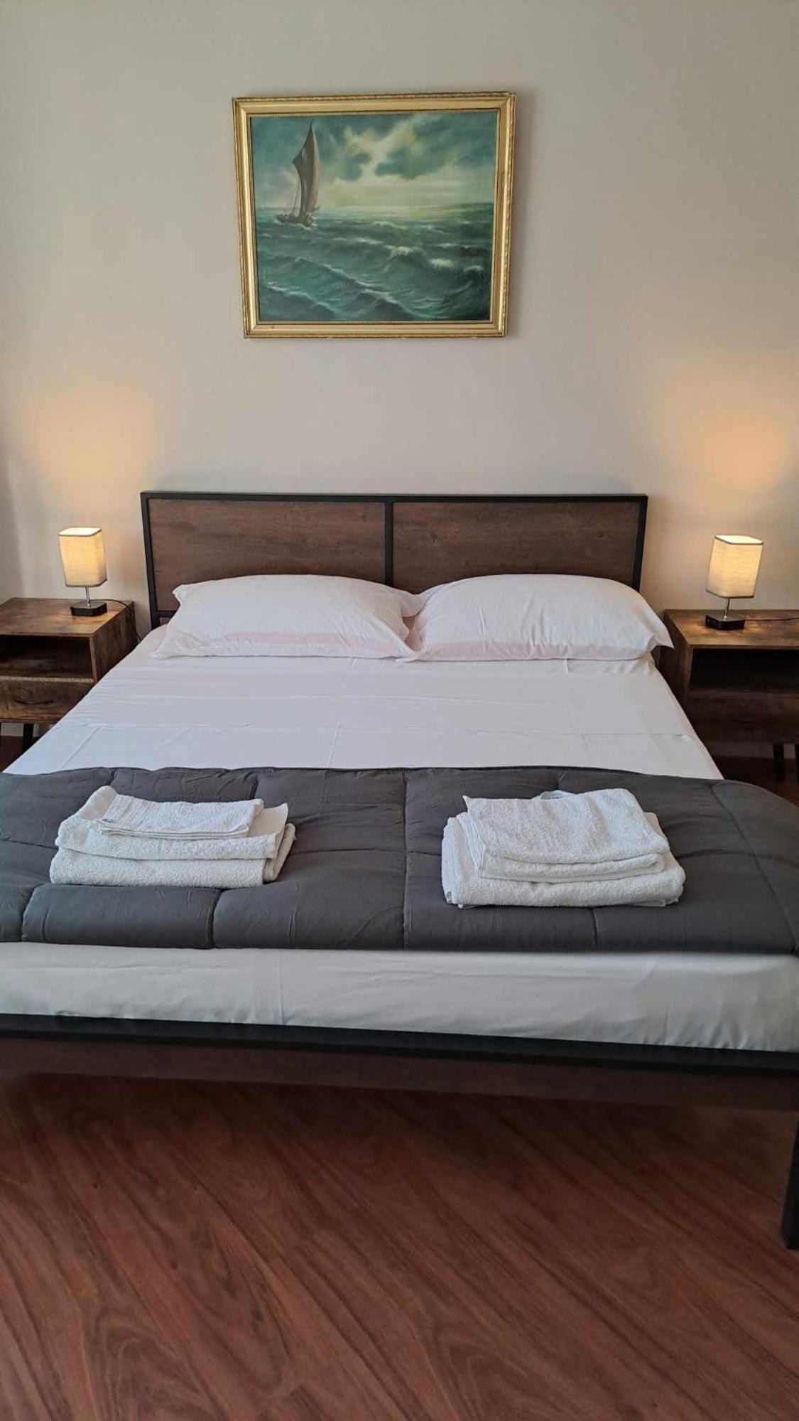 Trinita' Maggiore Home/ Historic Center