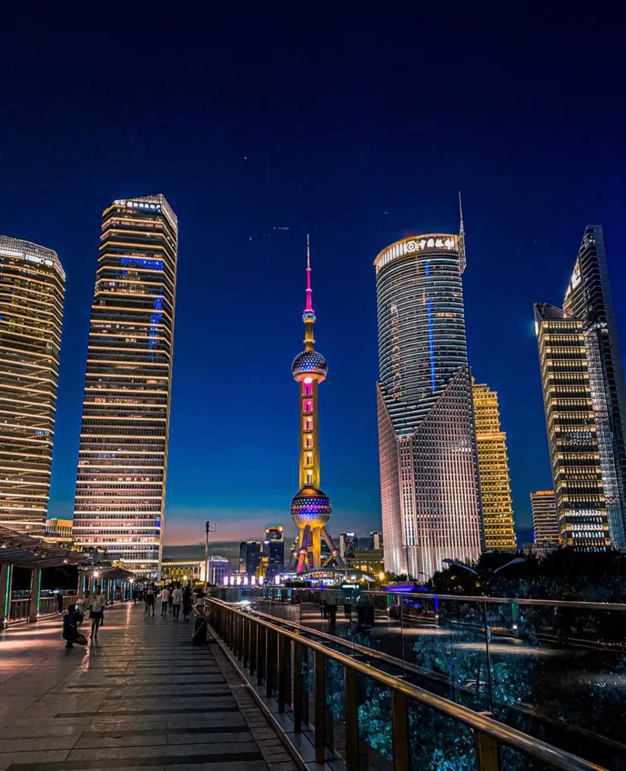 iHome-Lujiazui Riverside, Bund Riverview, Skyscrapers Citywalk, Deluxe Shanghai Living, As Pictured