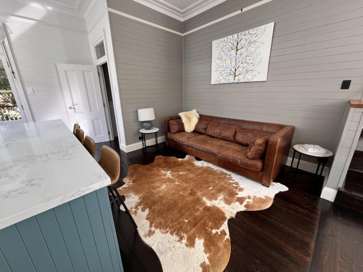Coryong - A grand residence, 500m from Leura mall