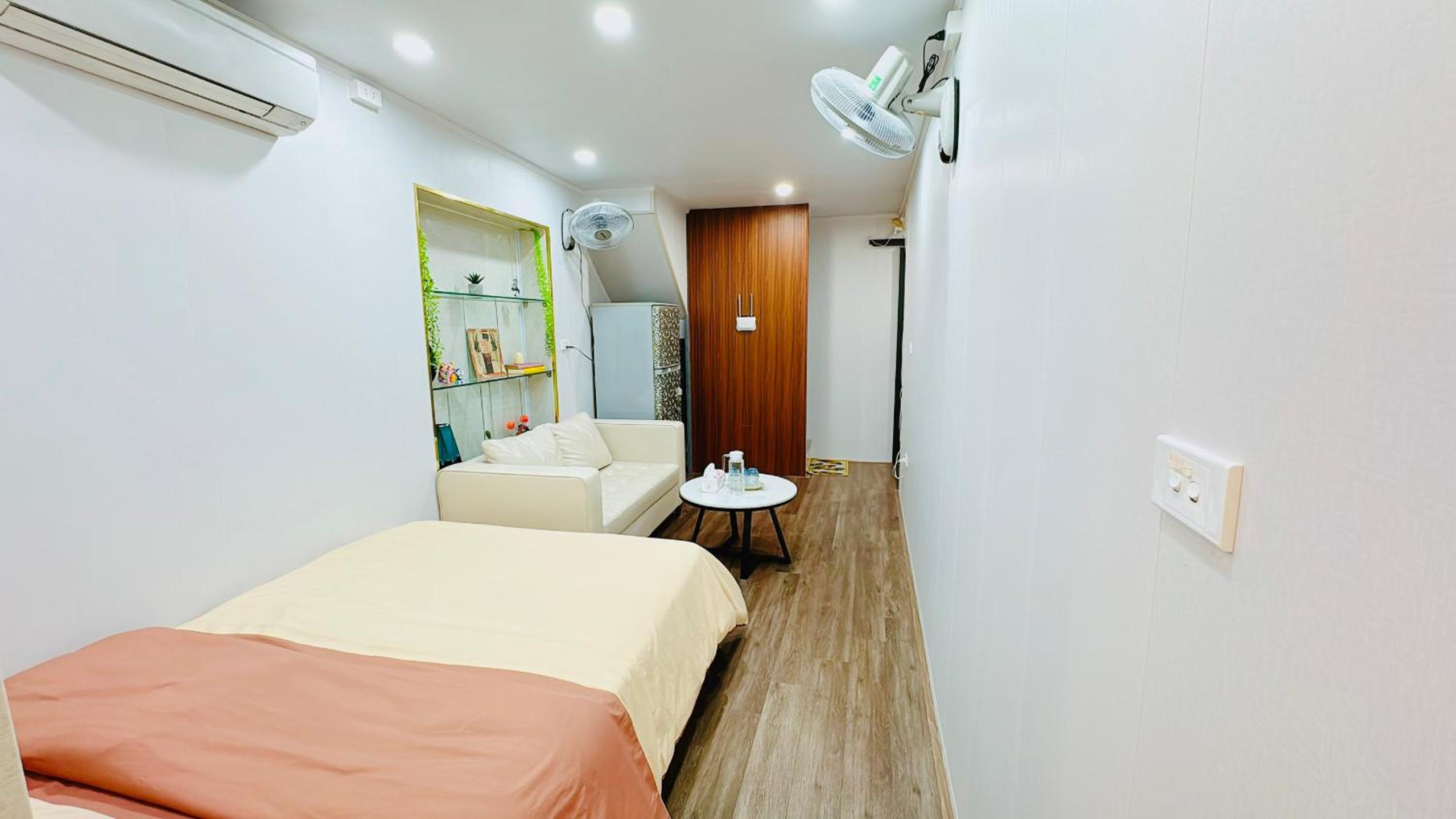 Balcony Street VIEW apartment/ Hanoi OLD Quarter/ Netflix