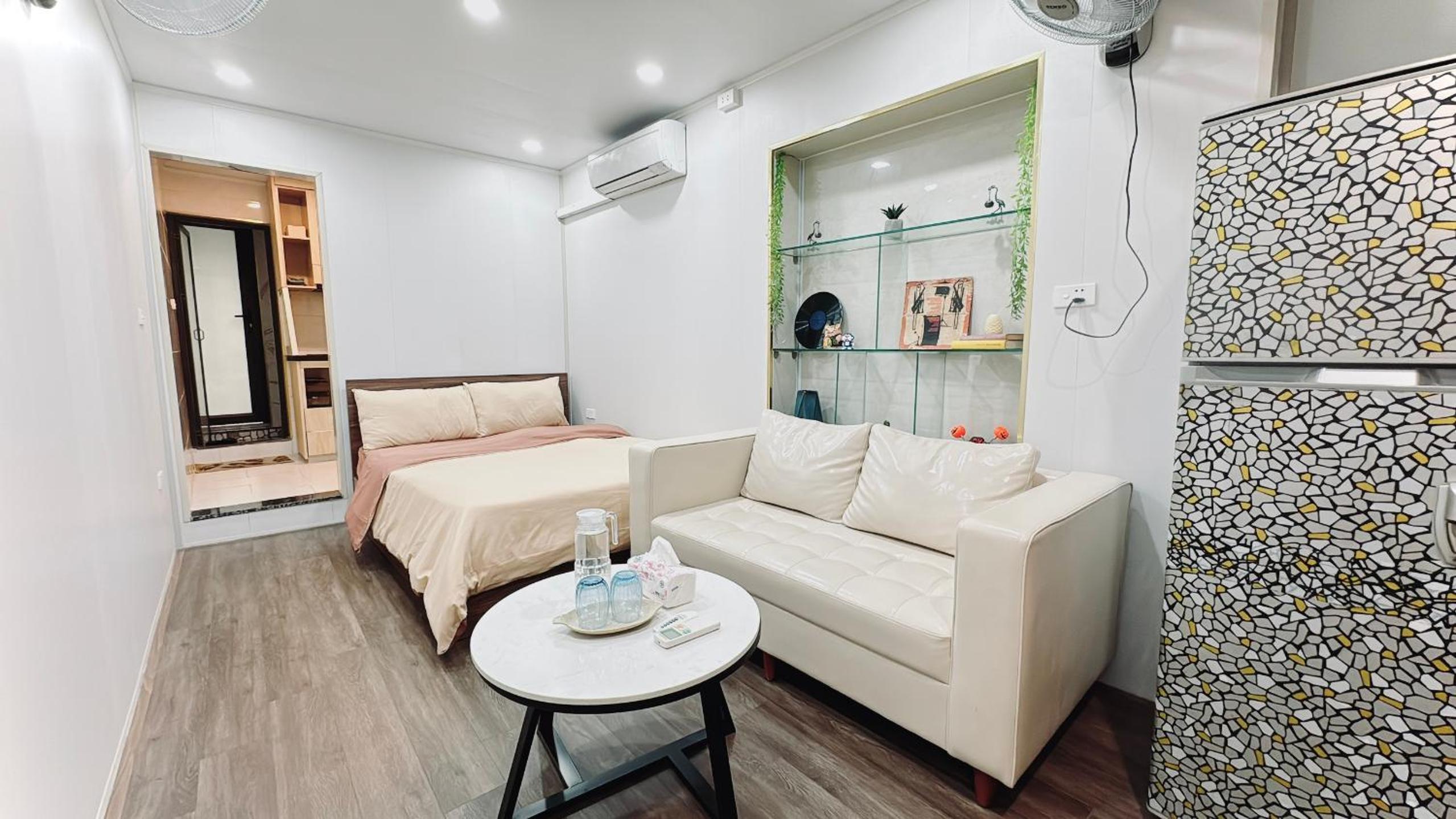 Balcony Street VIEW apartment/ Hanoi OLD Quarter/ Netflix