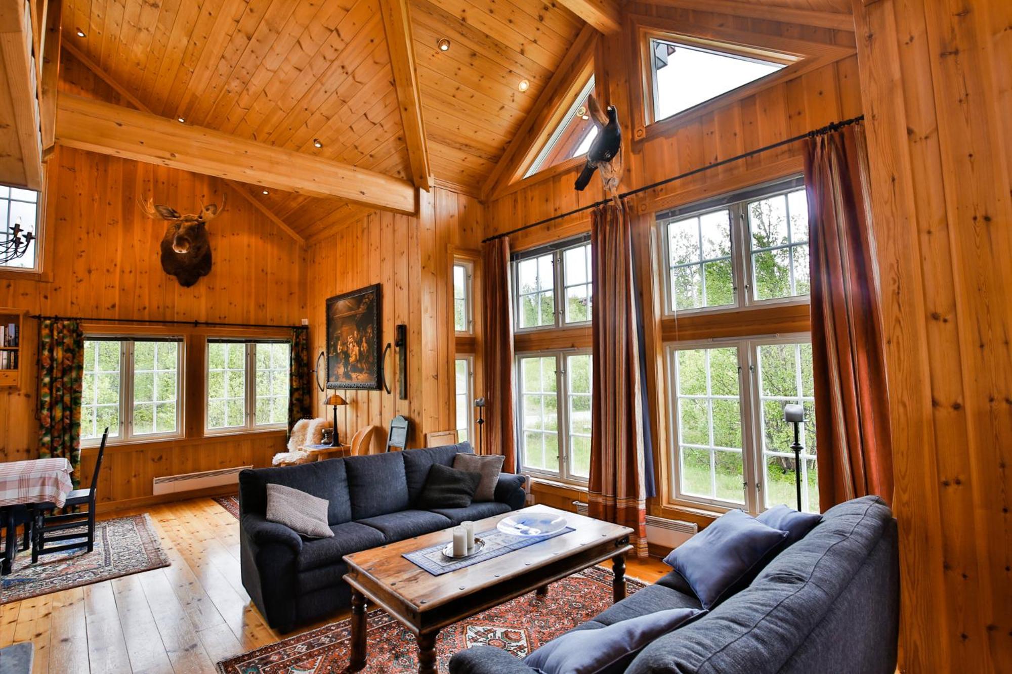 Grand Log Cabin With Fireplace And 12-14 Beds view 2