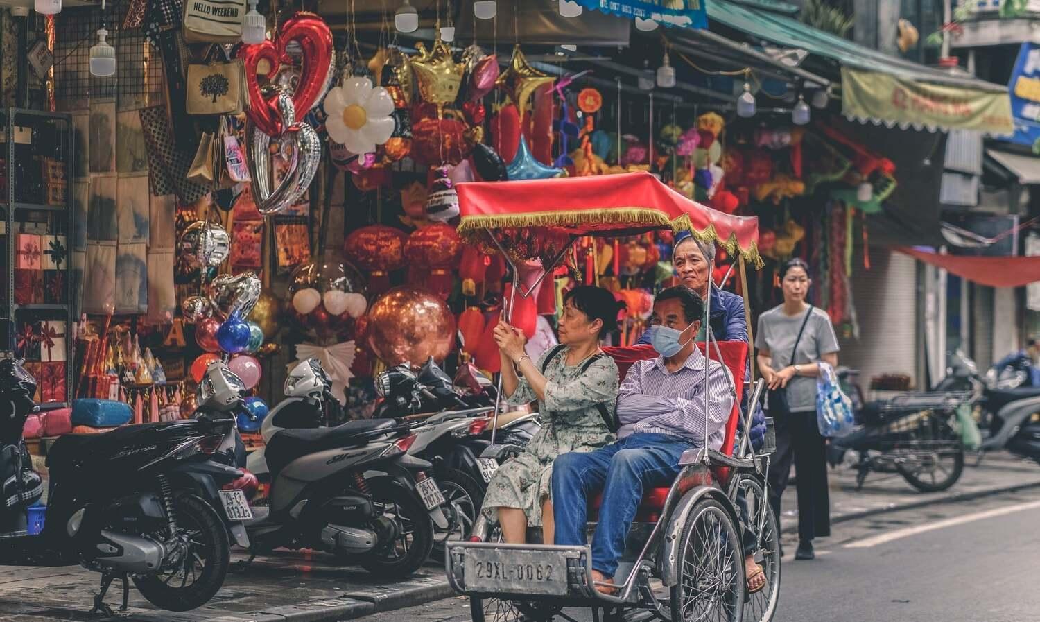 Balcony Street VIEW apartment/ Hanoi OLD Quarter/ Netflix