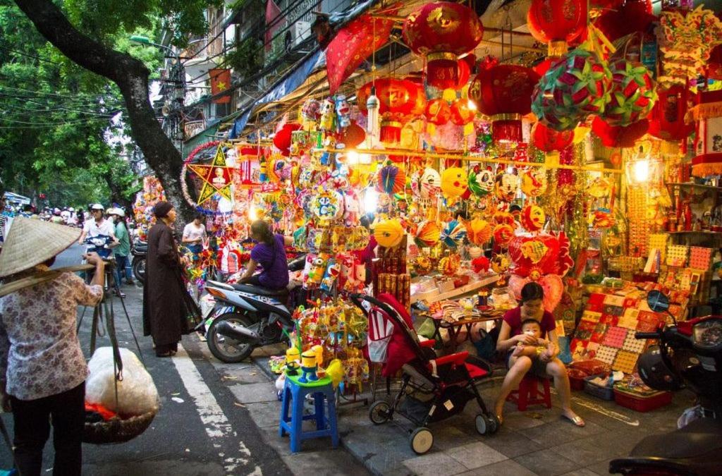Balcony Street VIEW apartment/ Hanoi OLD Quarter/ Netflix