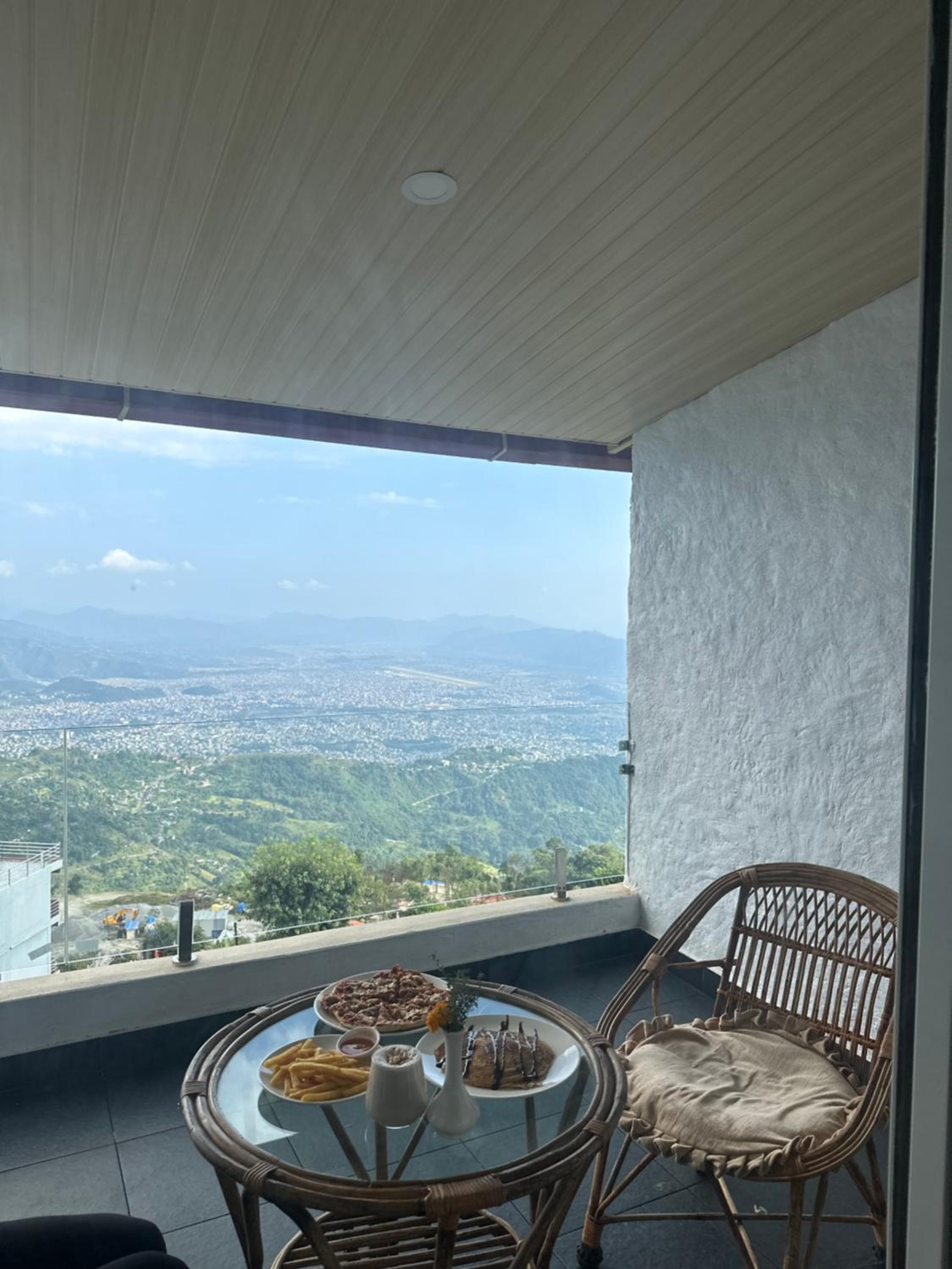 Superview Lodge - Family-Run, Himalayan Sunrise