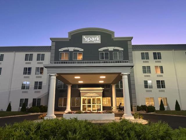 Hotel Spark by Hilton Walker Grand Rapids North