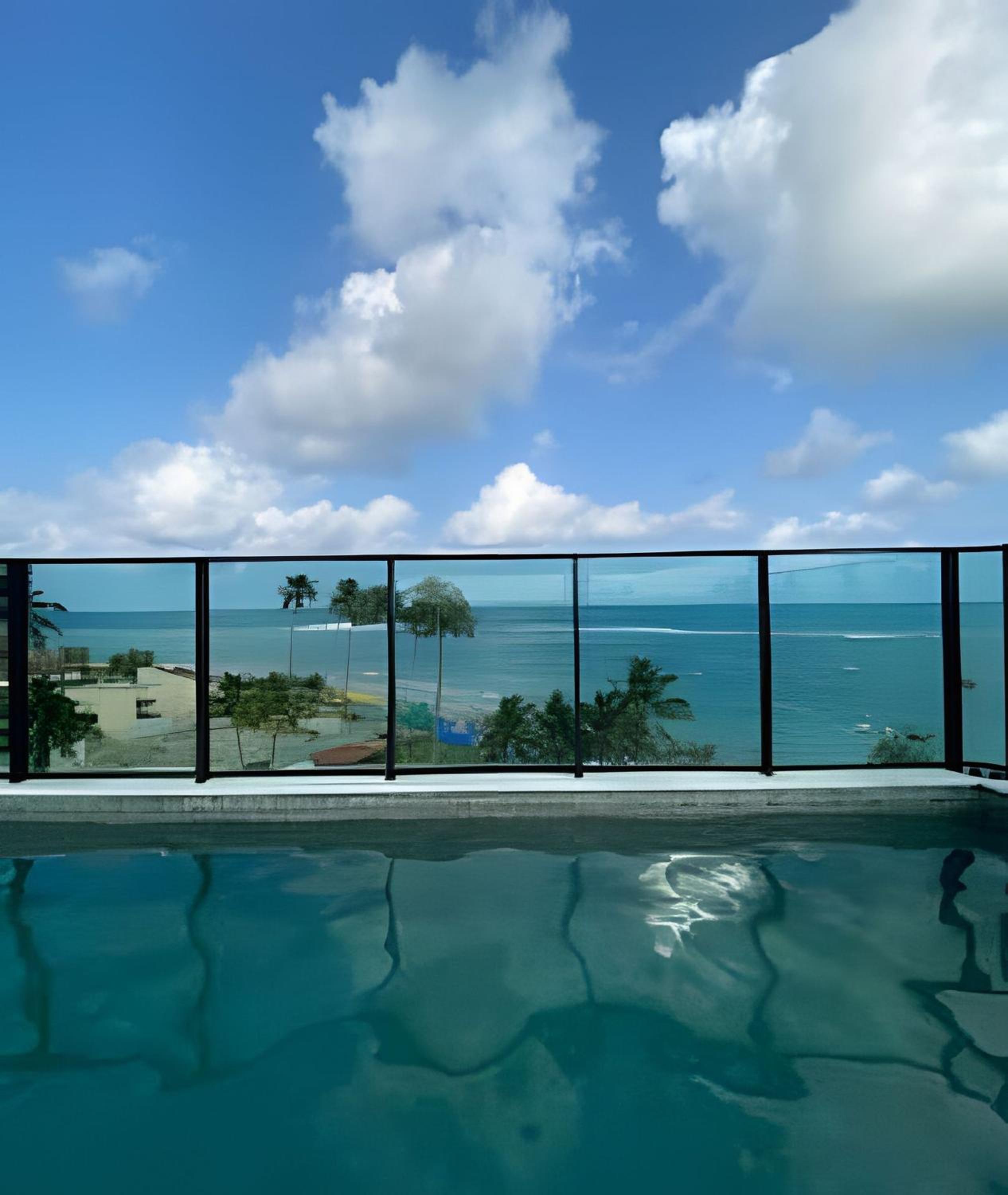 Beachfront flat at Porto de Galinhas beach, close to the natural pools.