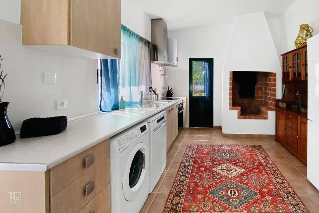 Tiny House with Pool in Pinhal Novo by Hostlovers view 4