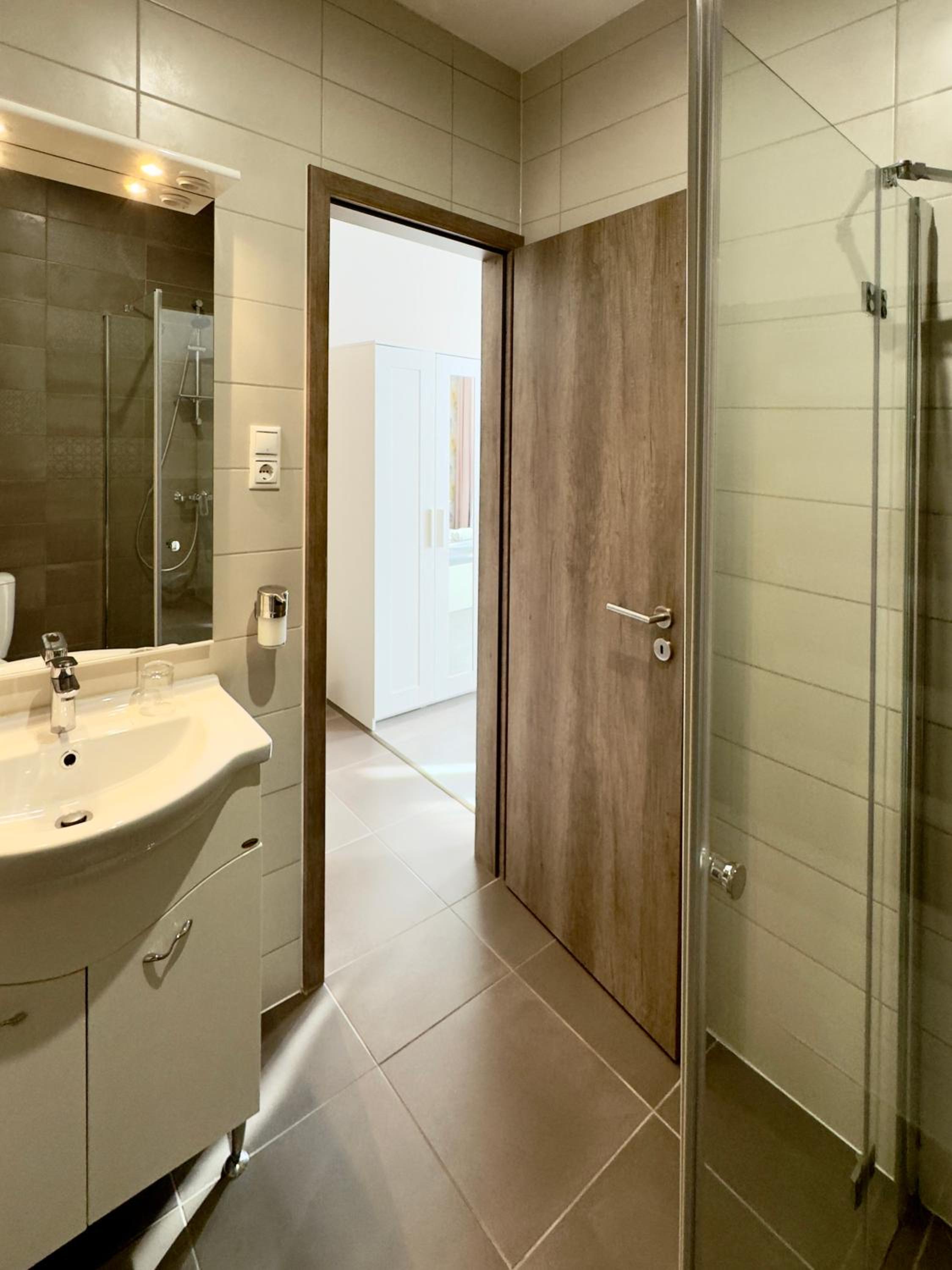 CENTER rooms view 4