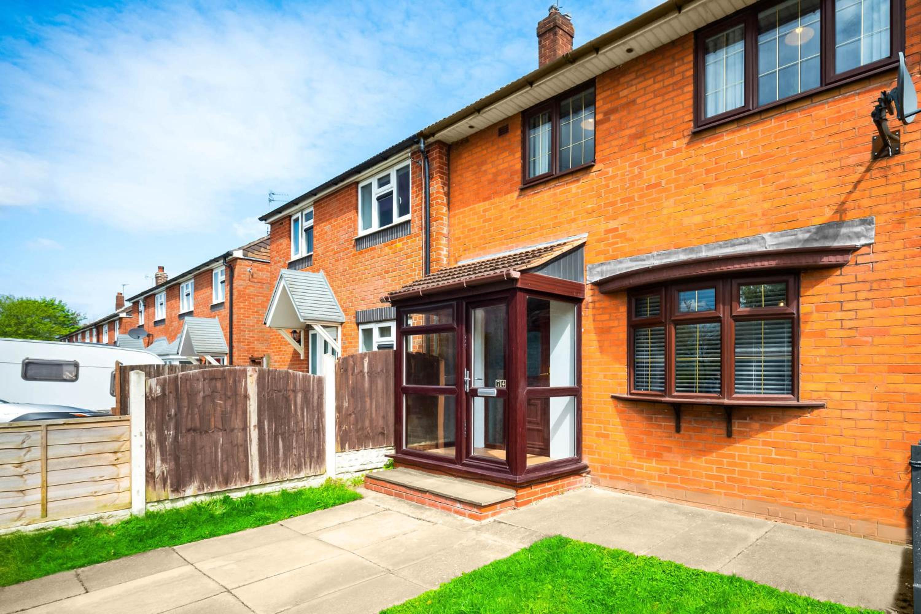 Stylish Three Bedroom House - Garden - Parking - Netflix 74B