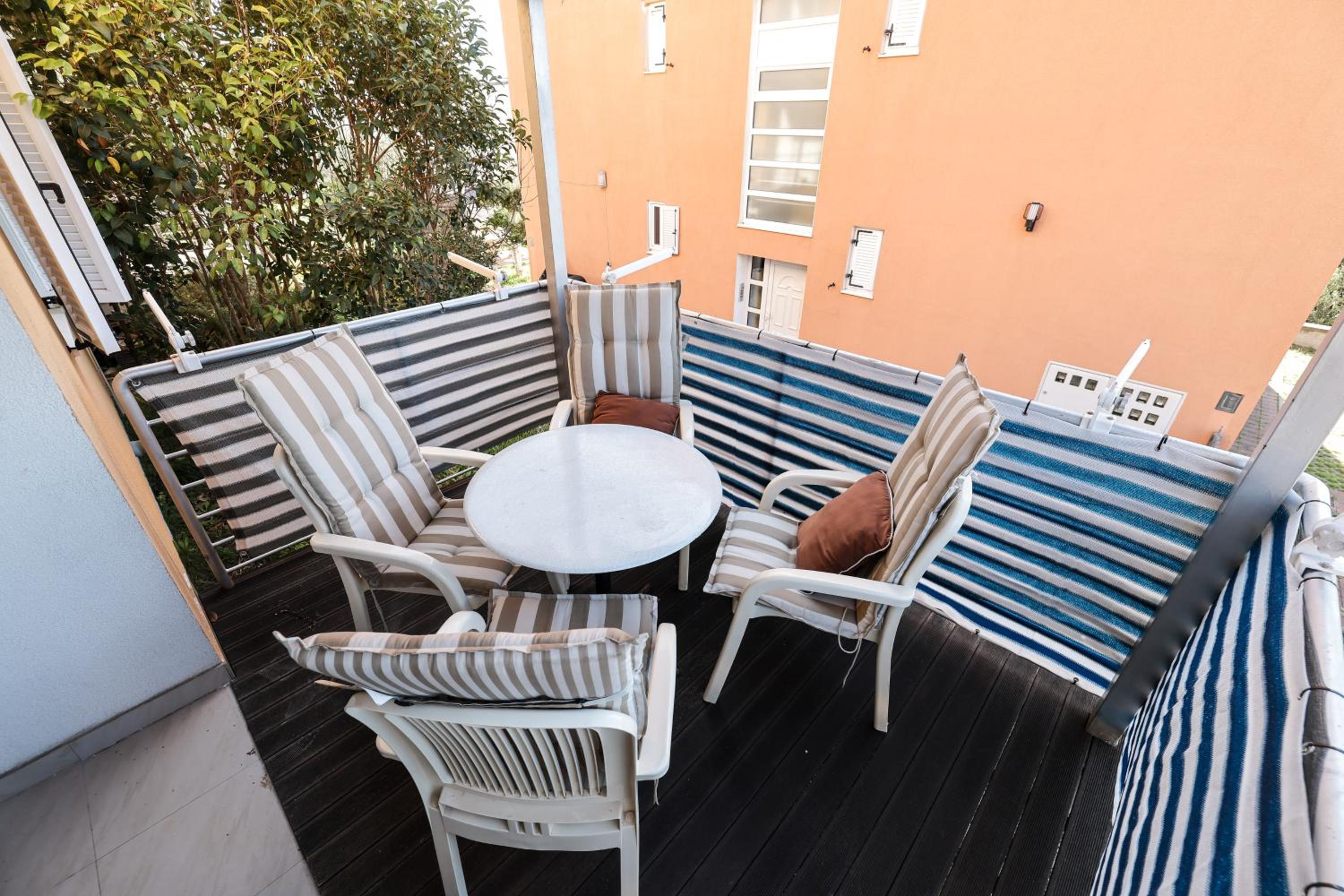 One bedroom apartment 50m from the sea