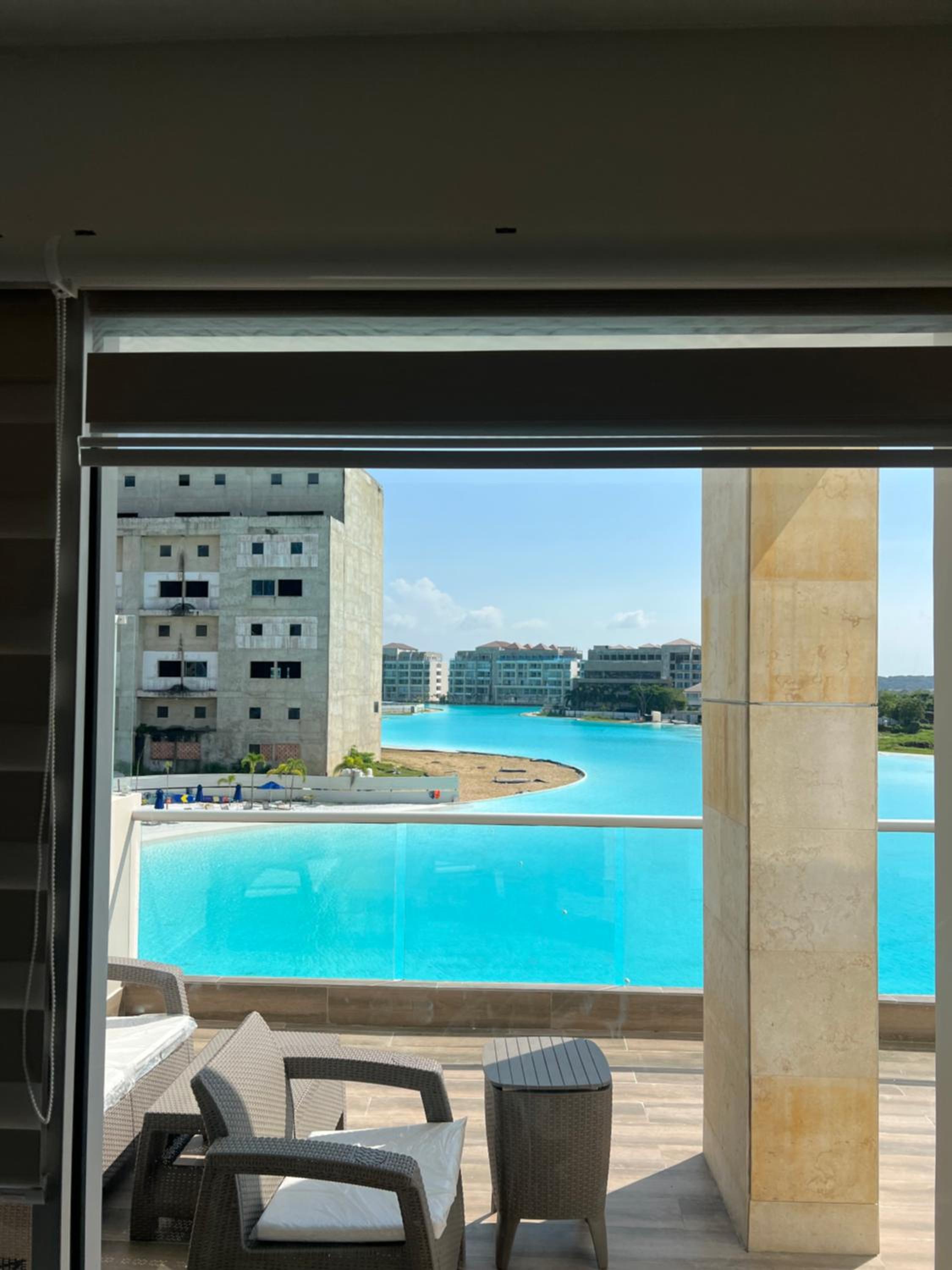 Lujoso Apartamento en Baia Kristal - Frente a la Playa Artificial Más Grande de Colombia
