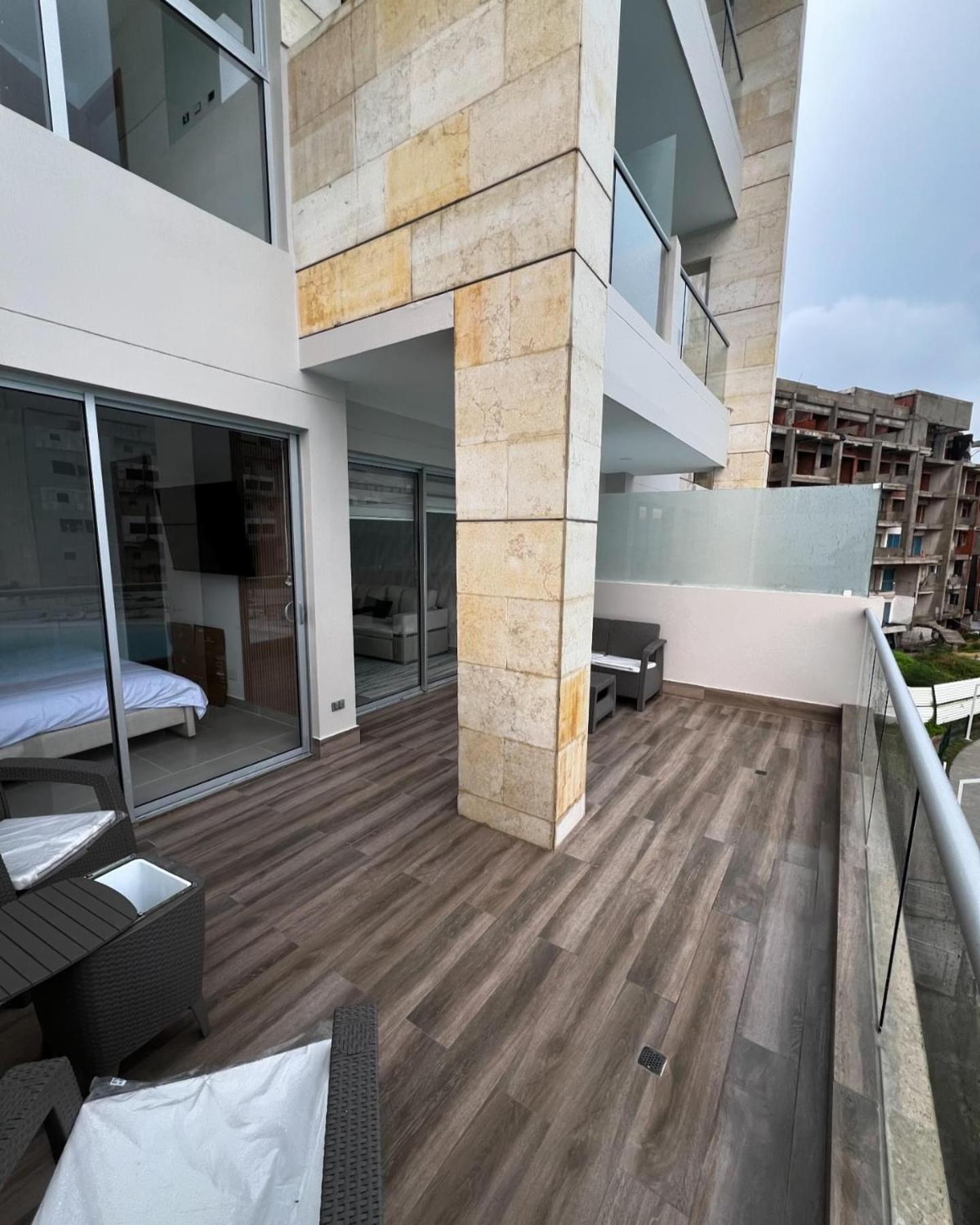 Lujoso Apartamento en Baia Kristal - Frente a la Playa Artificial Más Grande de Colombia