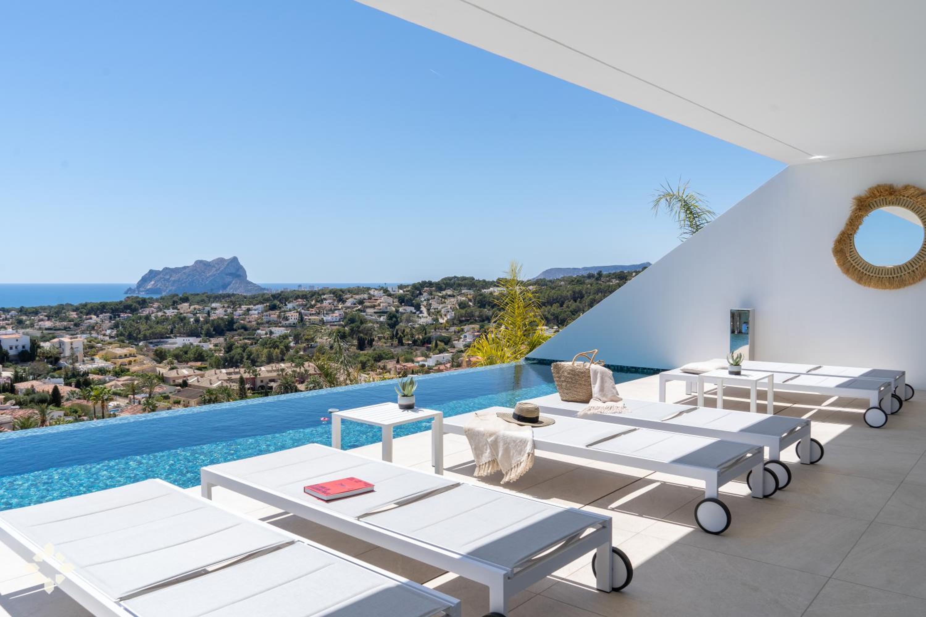 Villa Roca Blanca by Abahana Luxe