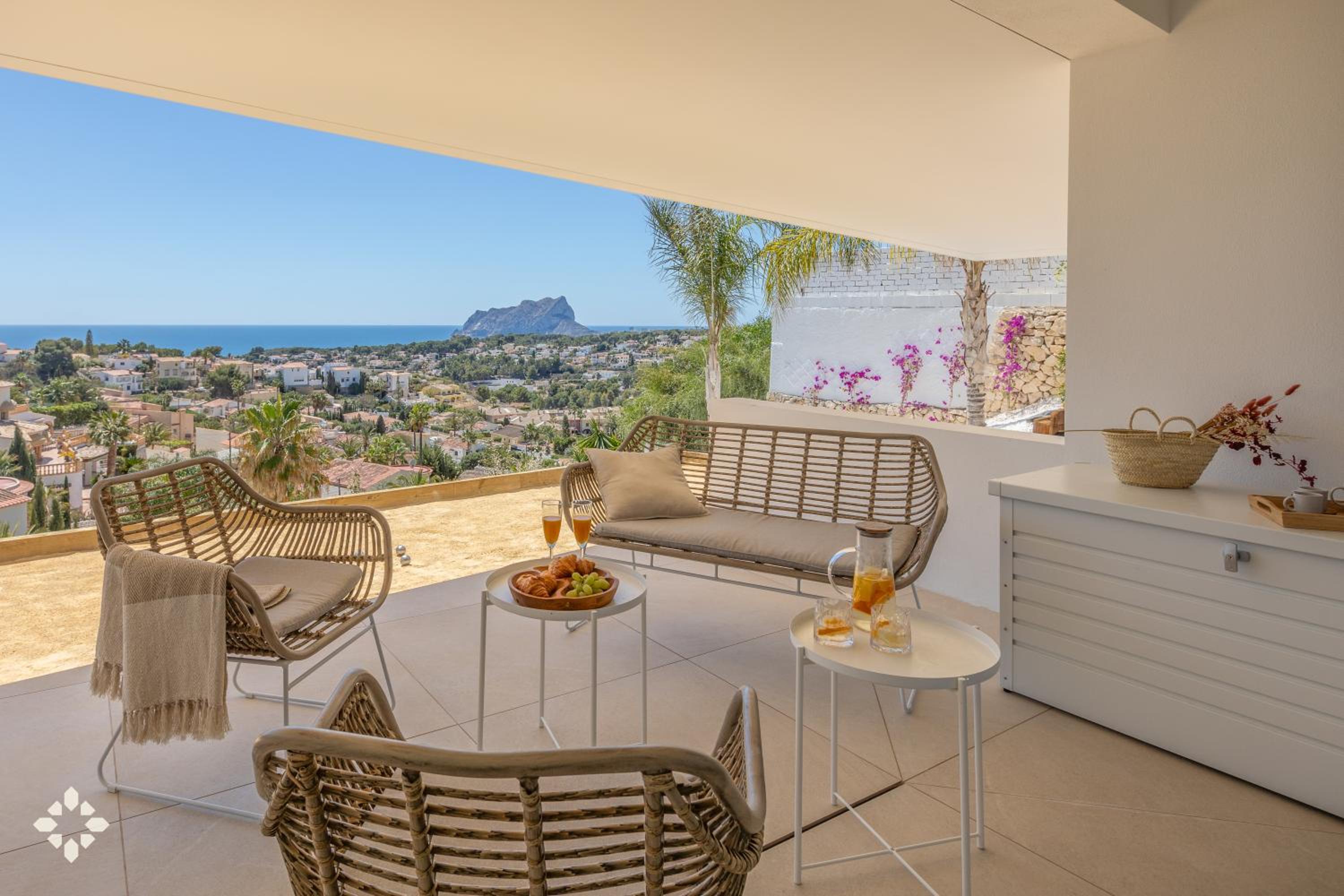 Villa Roca Blanca by Abahana Luxe