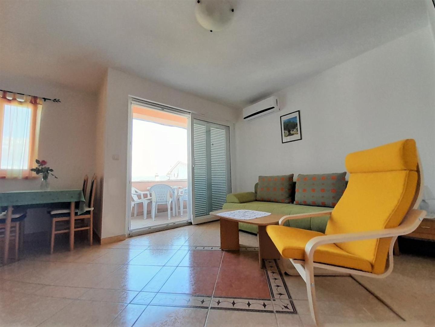 Apartment Tihana with a Partial Sea View view 4