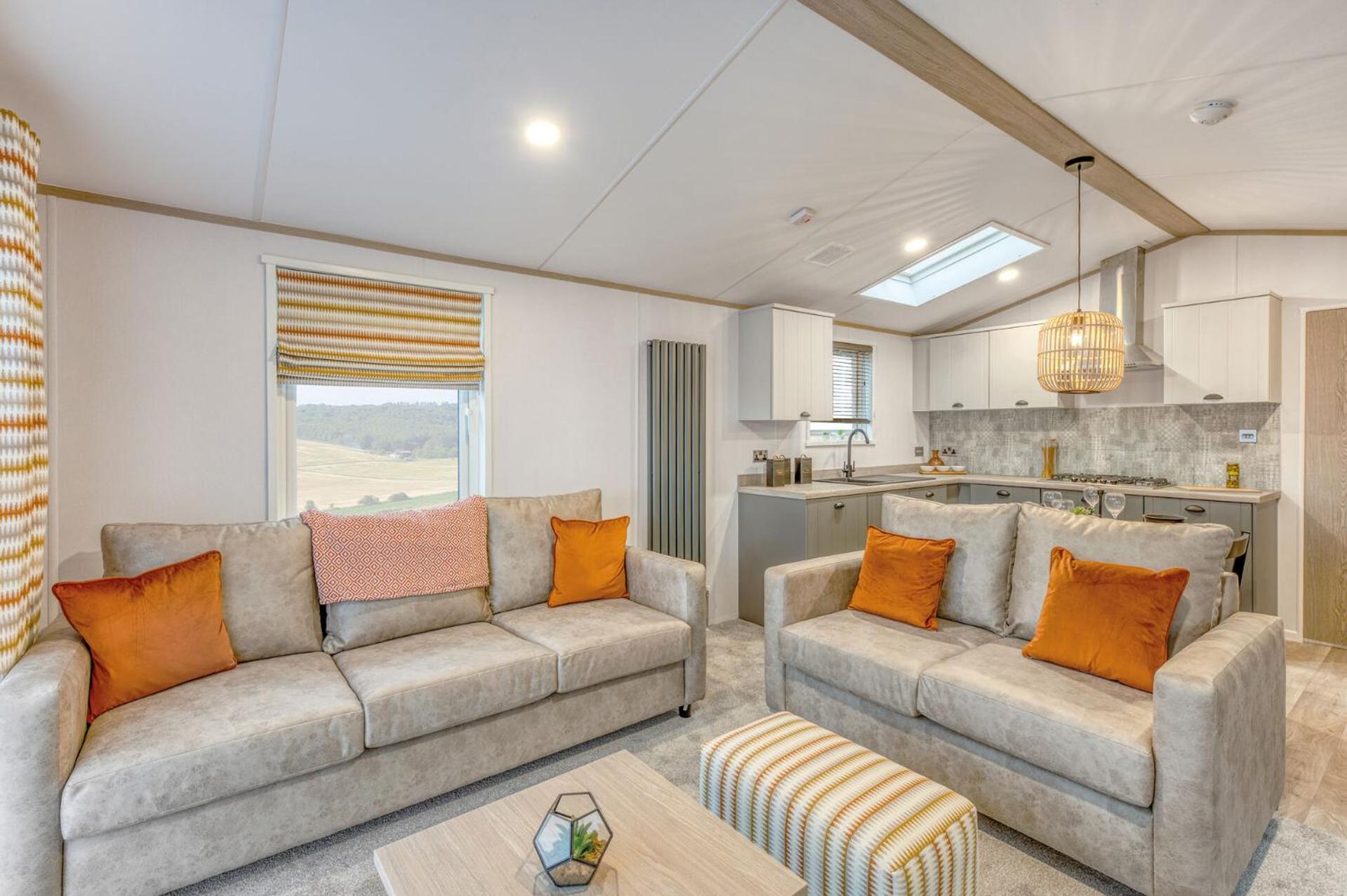 Lakefront Lodge 5 Star Country Park Private Fishing FREE Parking