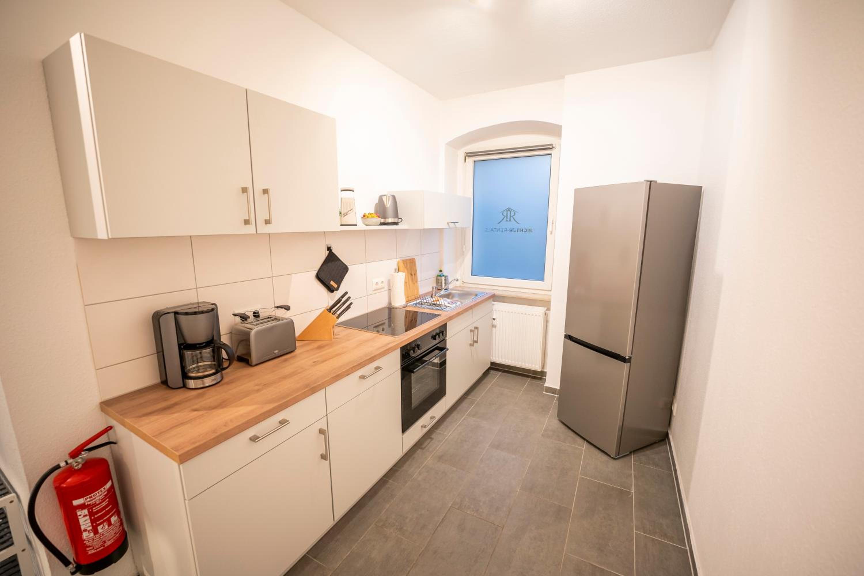 RR - Spacious Apartments - Parking - Central