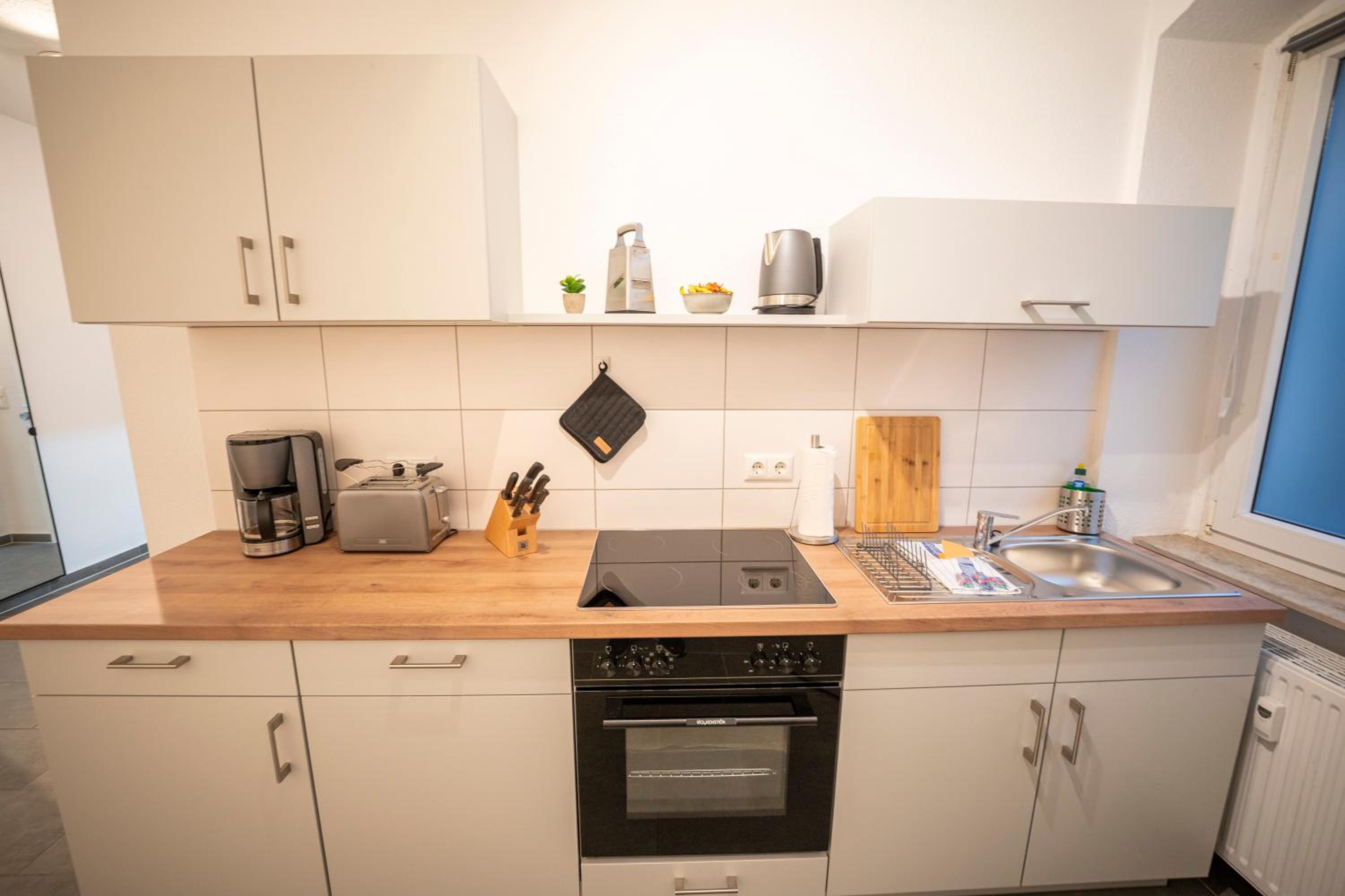 RR - Spacious Apartments - Parking - Central