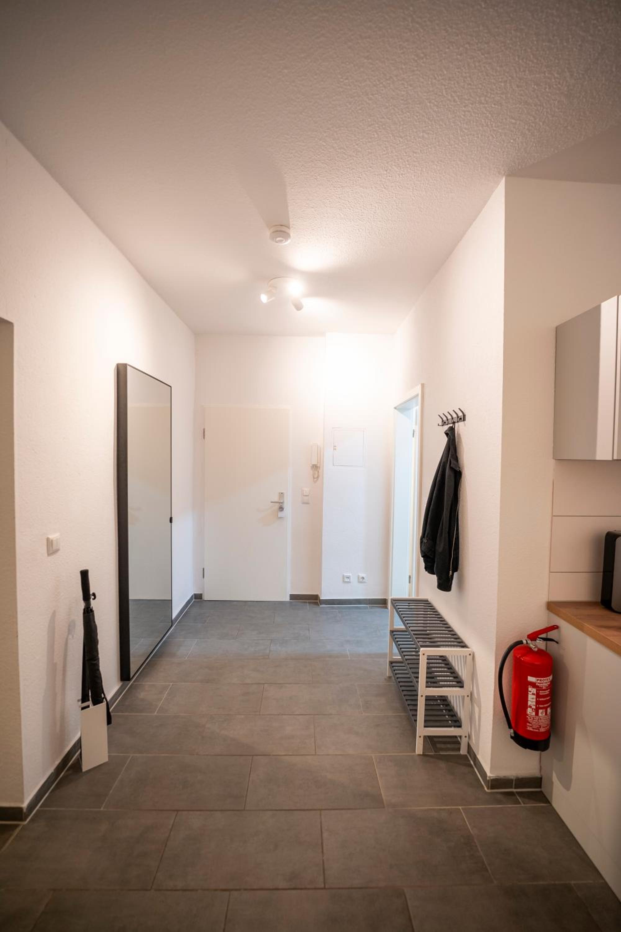 RR - Spacious Apartments - Parking - Central