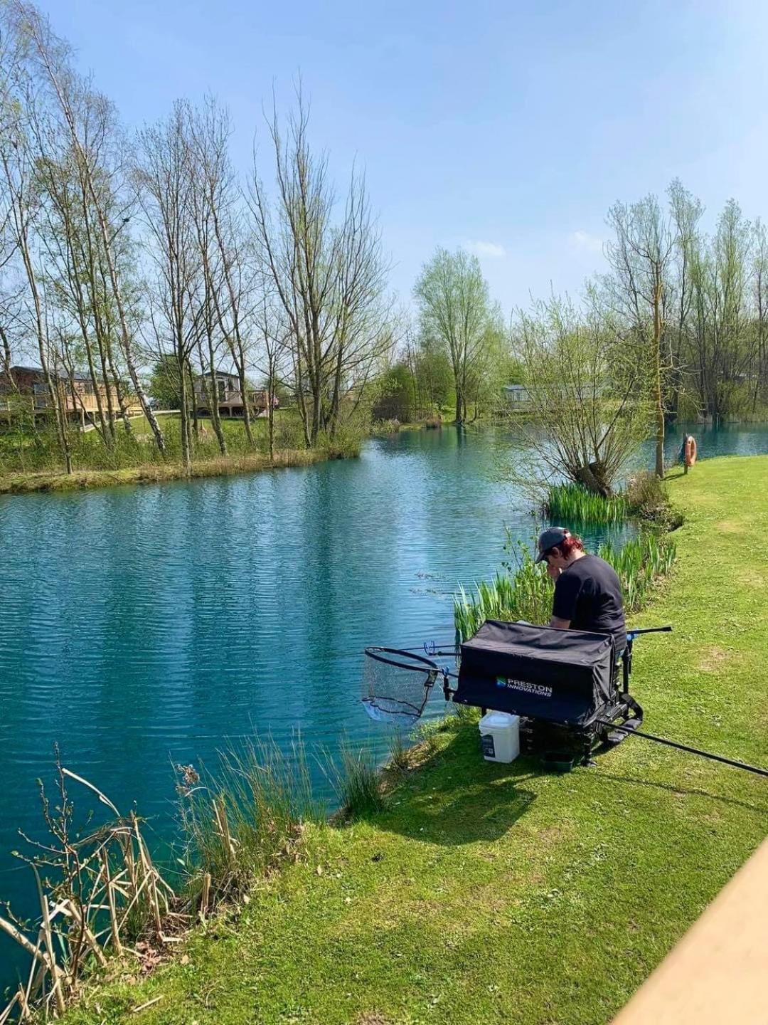 Lakefront Lodge 5 Star Country Park Private Fishing FREE Parking
