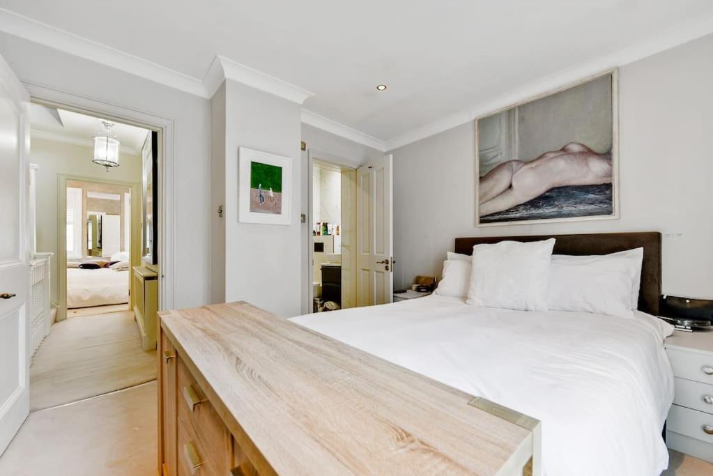 Chic 3-Bed Townhouse,2 Mins to Windsor's Long Walk view 2