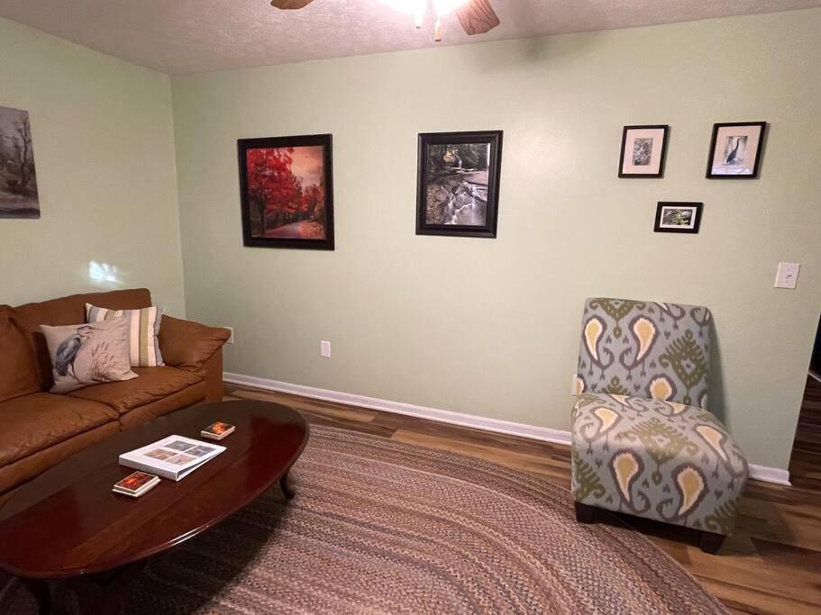 Blue Heron Cottage with Game Room, Deck, Hot Tub view 3