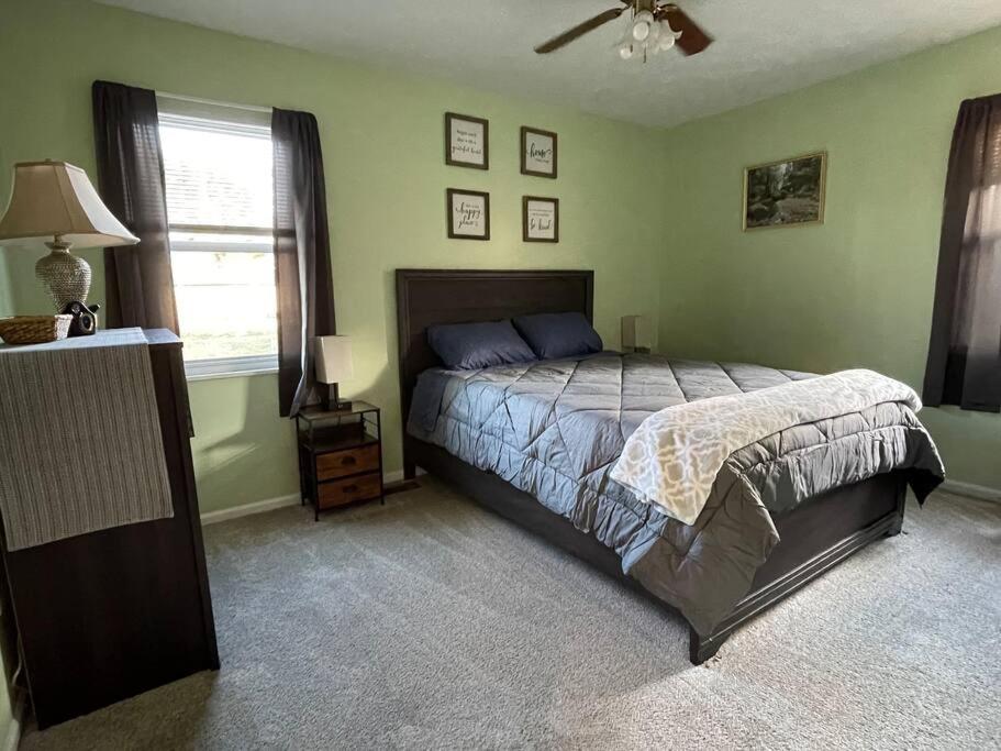 Blue Heron Cottage with Game Room, Deck, Hot Tub view 4