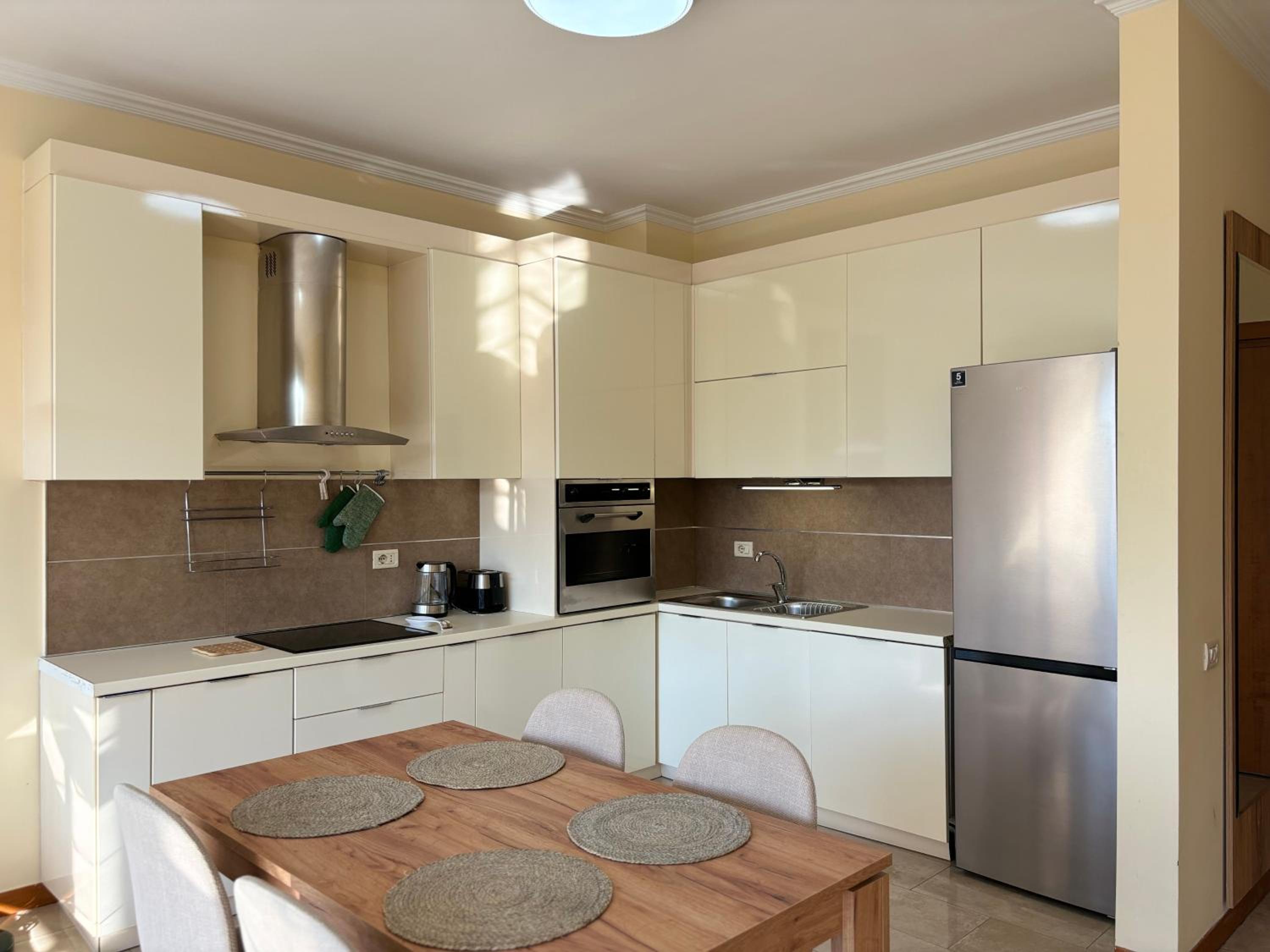 Next to Blloku 2-BDR Spacious Apartment
