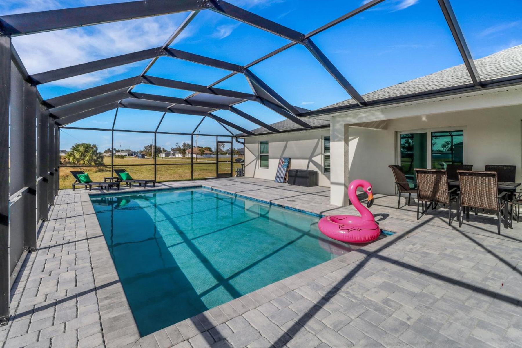Punta Gorda Vacations - Brand New With Heated Pool Ideal for 2 Families - Property Image 1