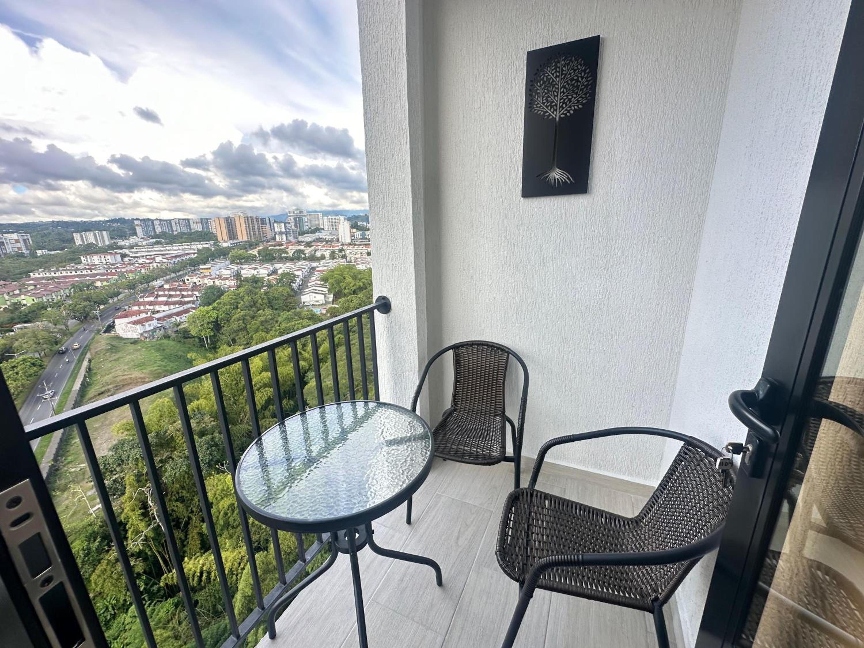 Amara1104- Apartamento en barrio Laureles con hermosa vista